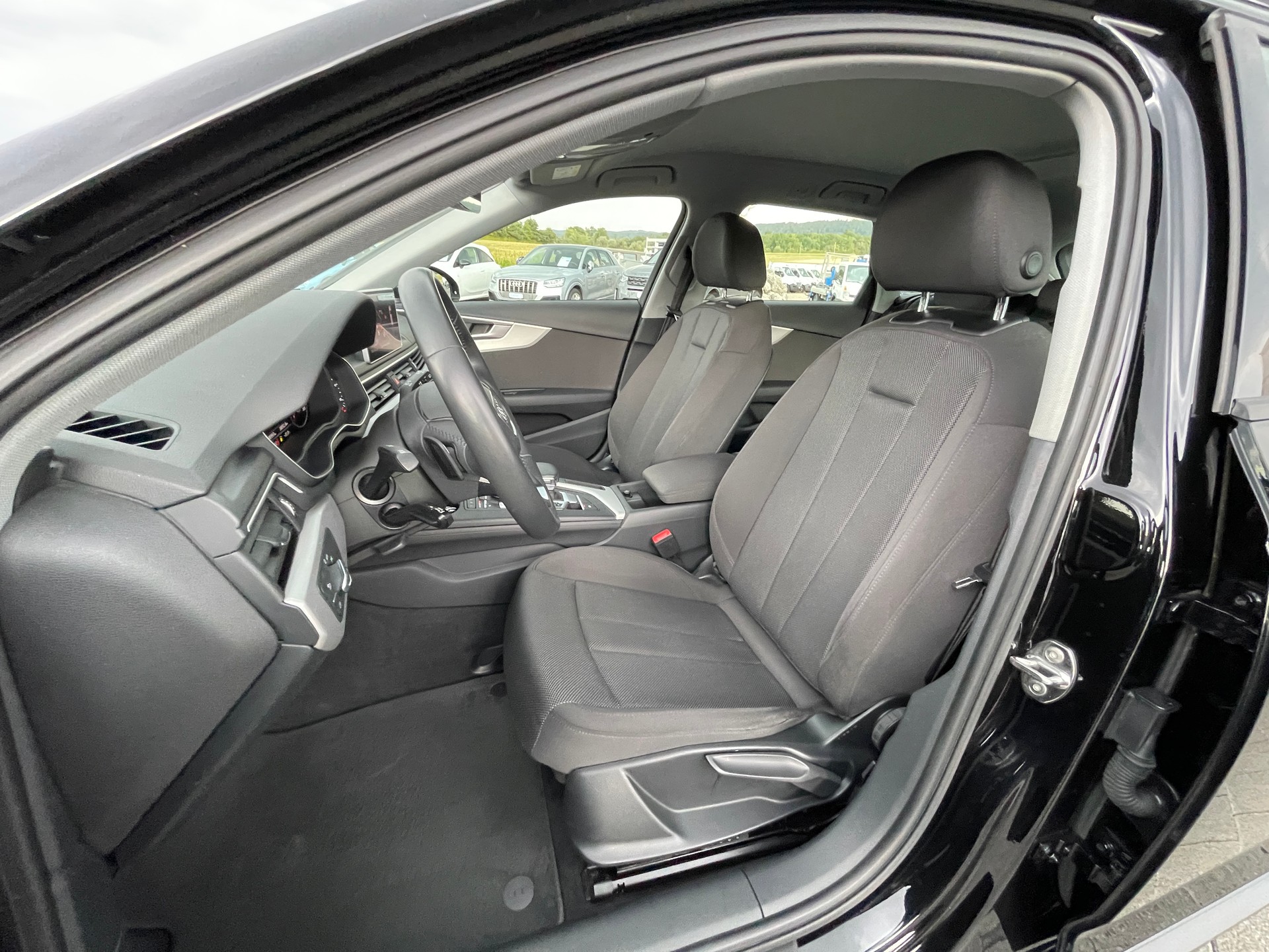 AUDI A4 allroad 45 TFSI quattro S-tronic-image-11