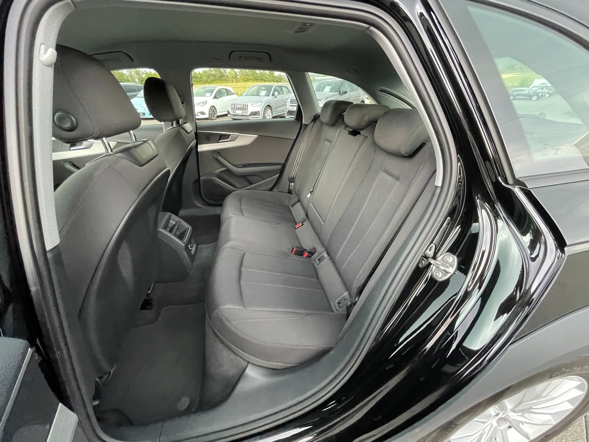 AUDI A4 allroad 45 TFSI quattro S-tronic-image-12