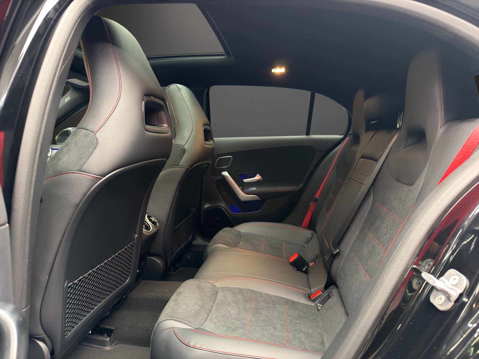 MERCEDES-BENZ AMG A 35 4MATIC Kompaktlimousine-image-9