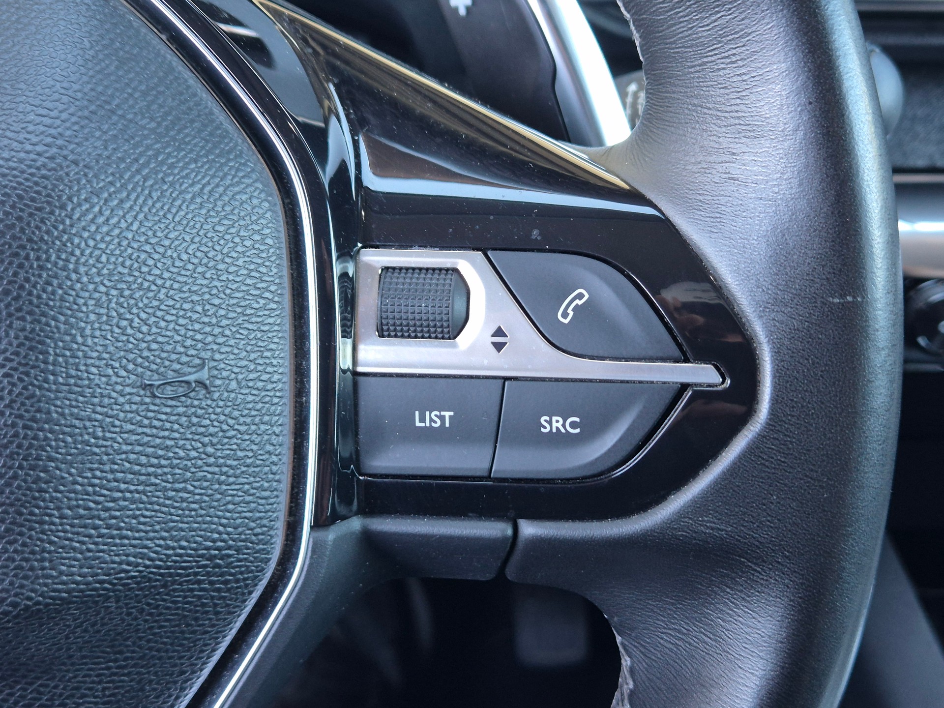 PEUGEOT 3008 1.6 THP Allure EAT-image-25