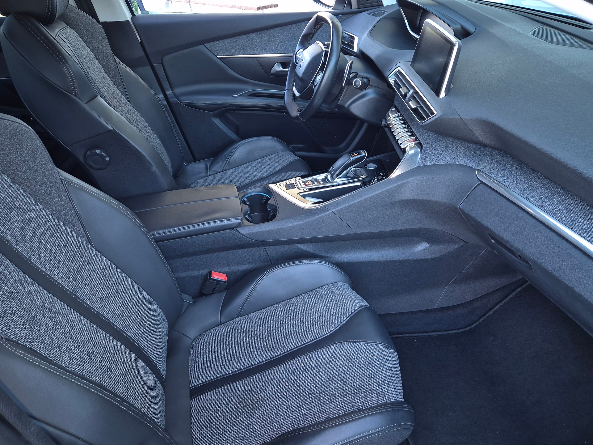 PEUGEOT 3008 1.6 THP Allure EAT-image-14