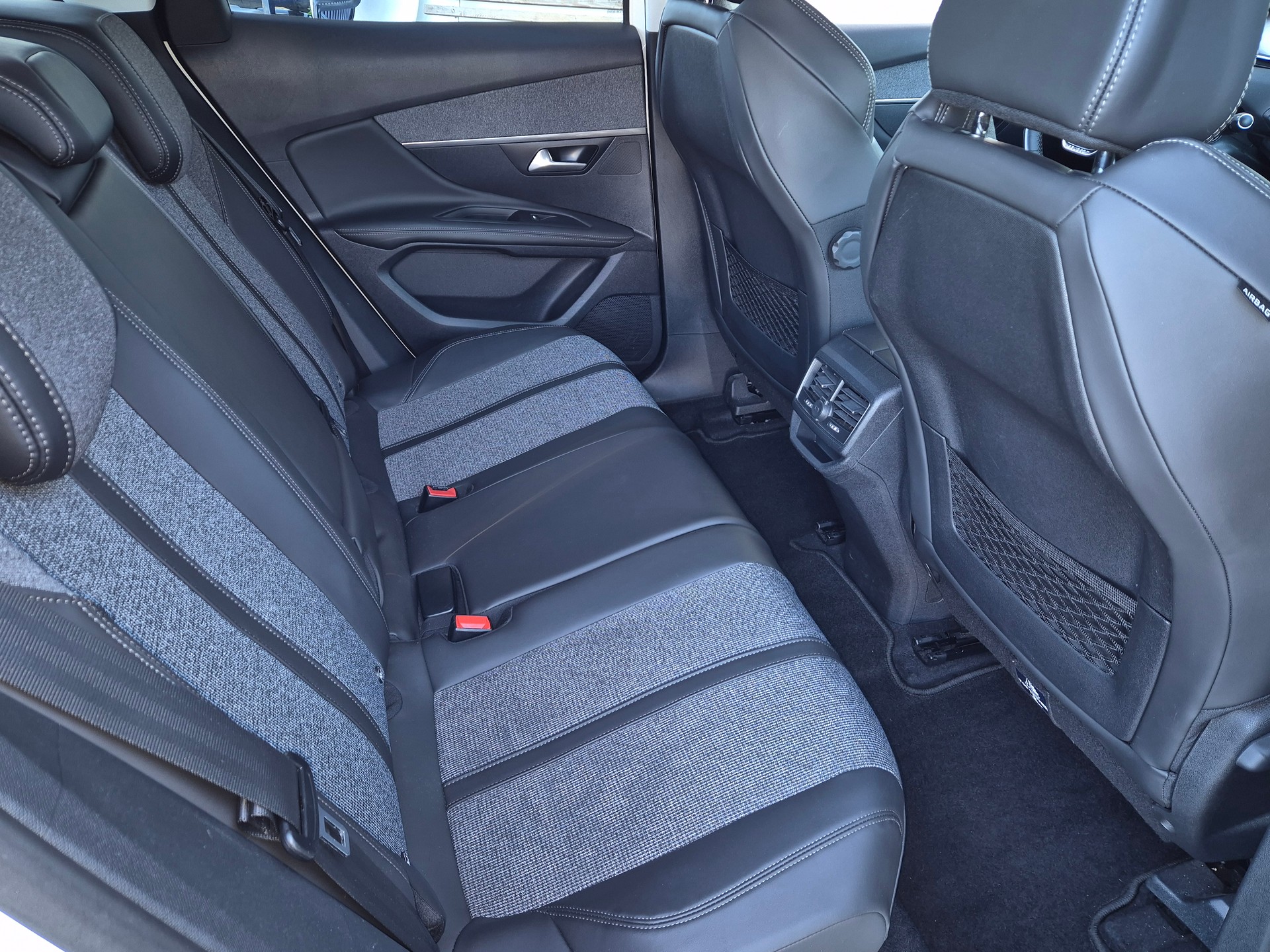 PEUGEOT 3008 1.6 THP Allure EAT-image-16