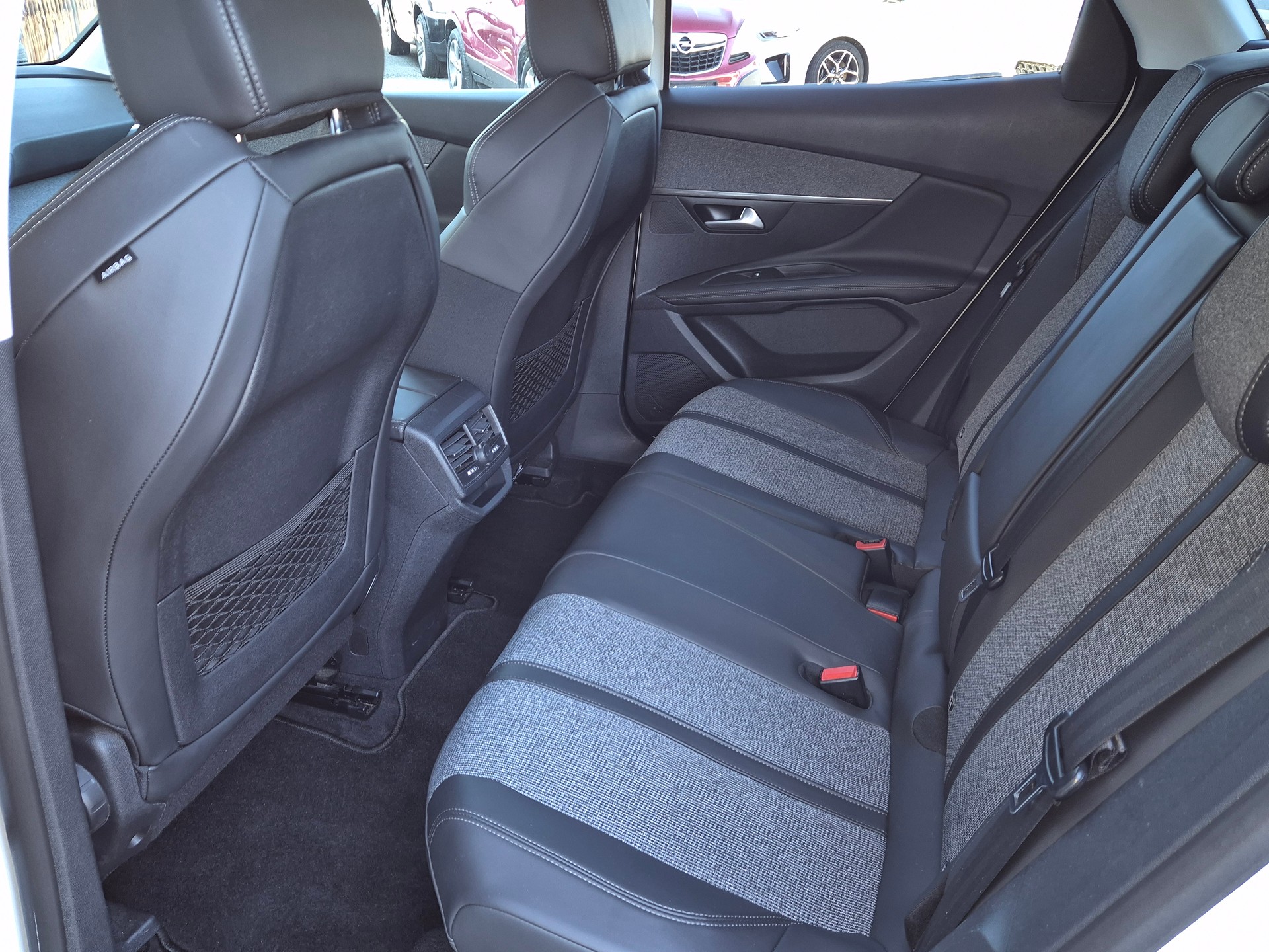 PEUGEOT 3008 1.6 THP Allure EAT-image-15