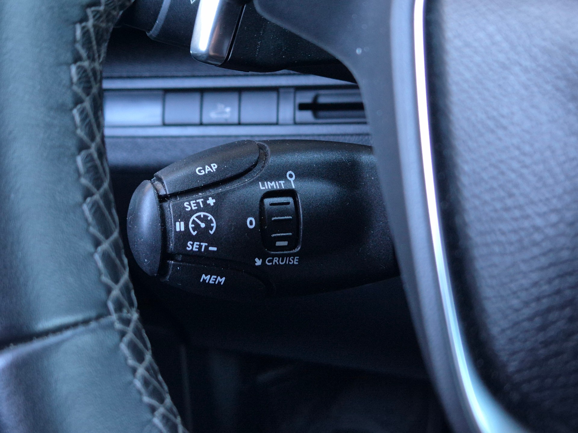 PEUGEOT 3008 1.6 THP Allure EAT-image-26