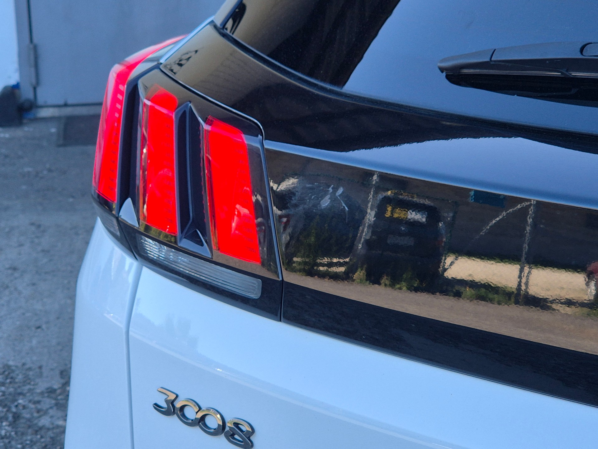 PEUGEOT 3008 1.6 THP Allure EAT-image-31