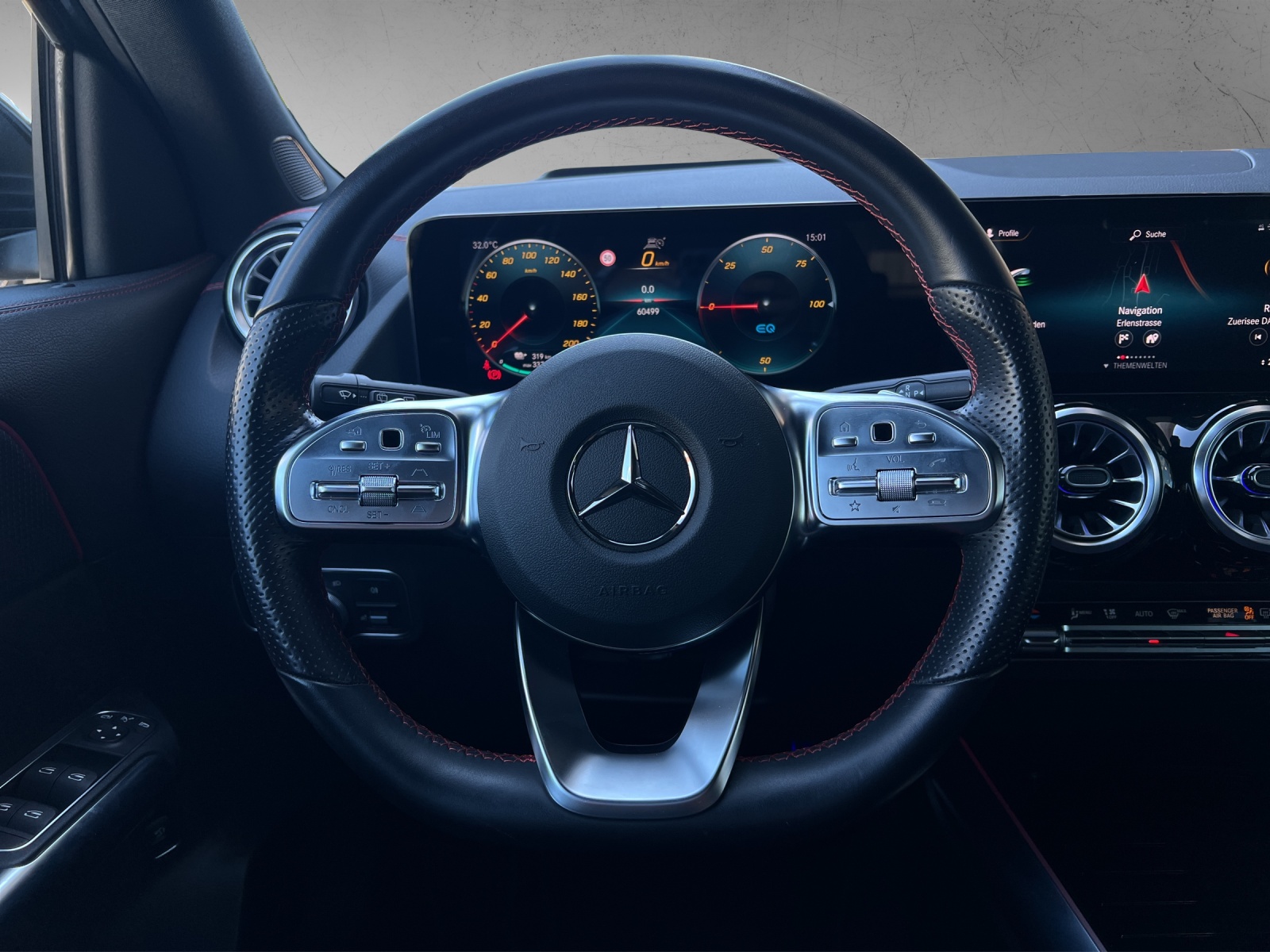 MERCEDES-BENZ EQA 300 AMG Line 4Matic-image-8