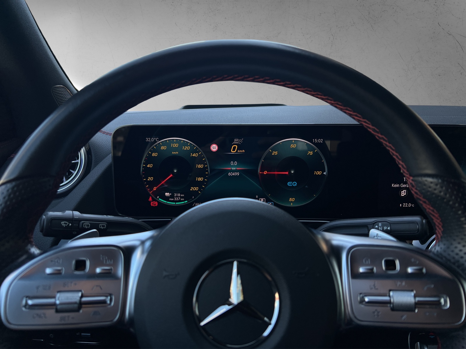 MERCEDES-BENZ EQA 300 AMG Line 4Matic-image-9