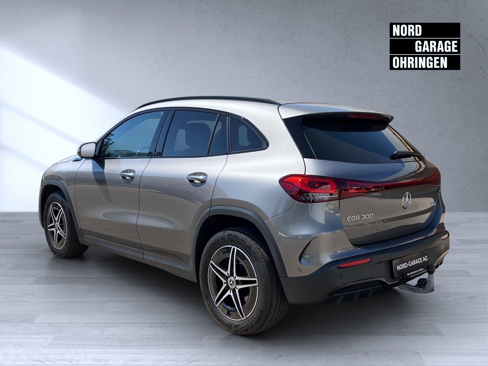 MERCEDES-BENZ EQA 300 AMG Line 4Matic-image-2