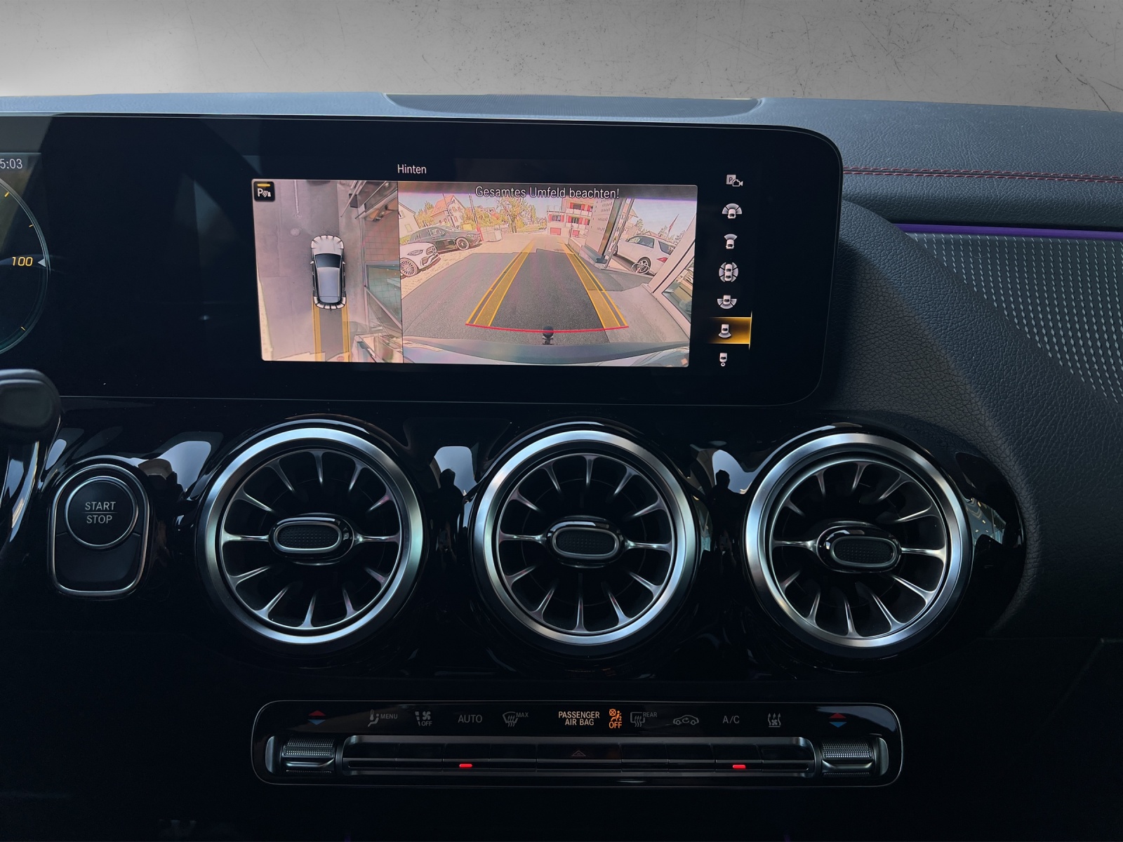 MERCEDES-BENZ EQA 300 AMG Line 4Matic-image-11