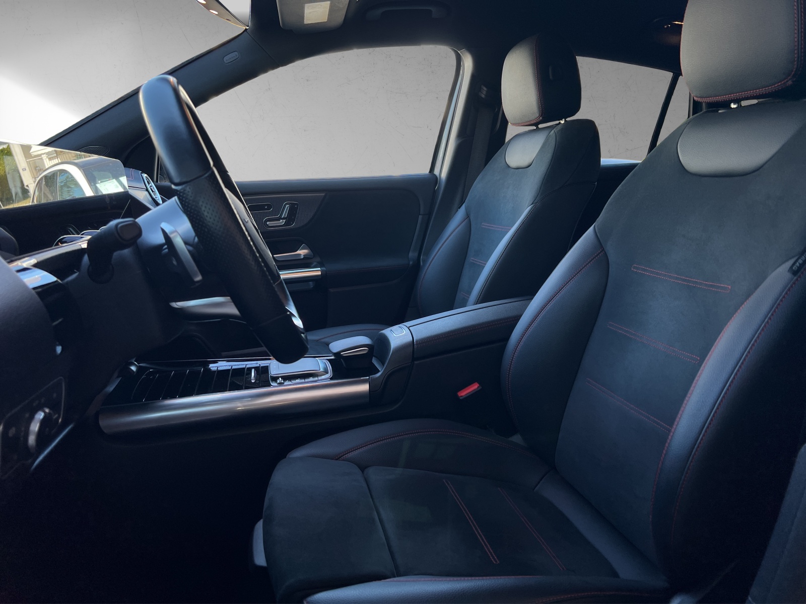 MERCEDES-BENZ EQA 300 AMG Line 4Matic-image-6