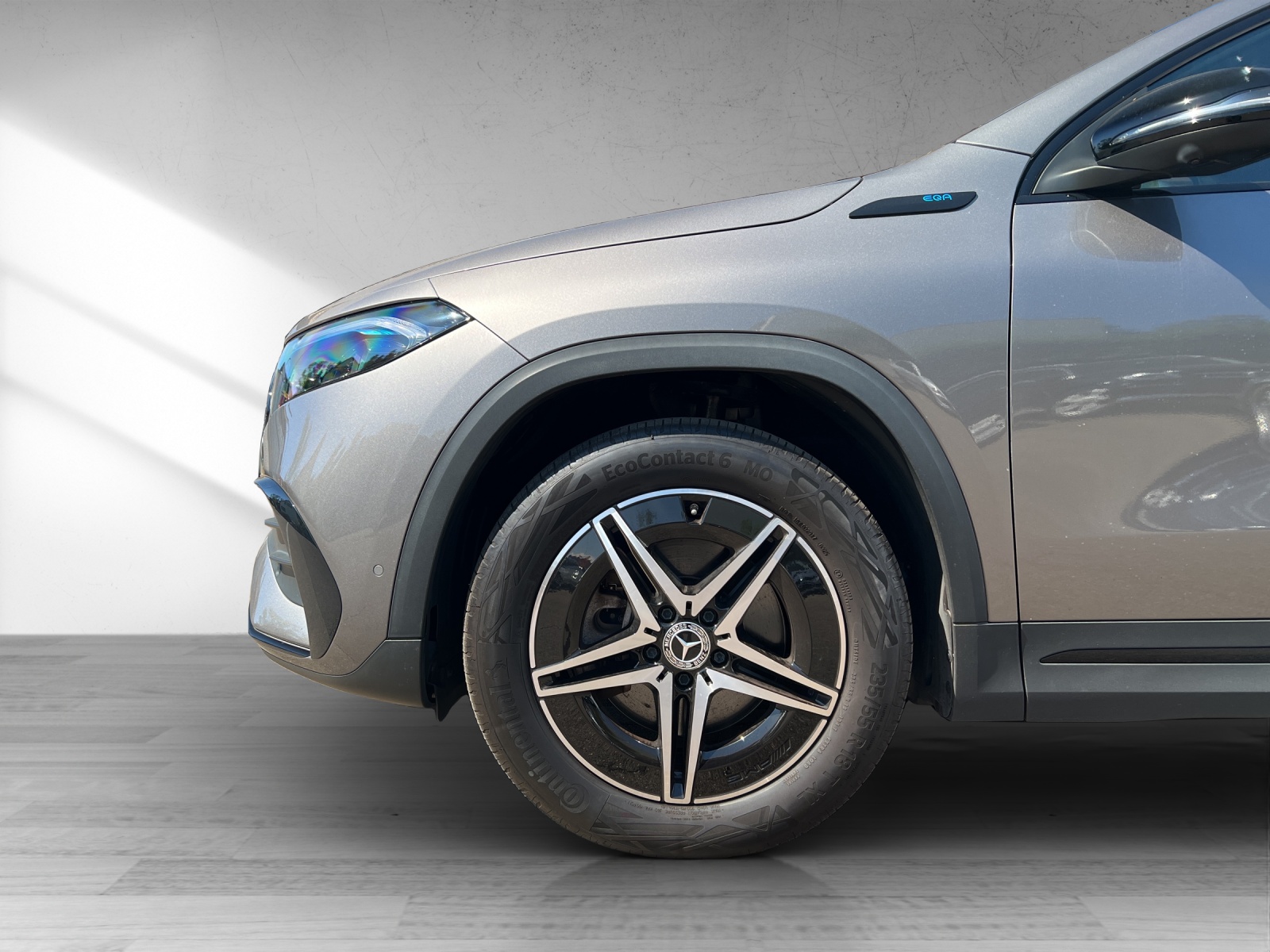 MERCEDES-BENZ EQA 300 AMG Line 4Matic-image-16