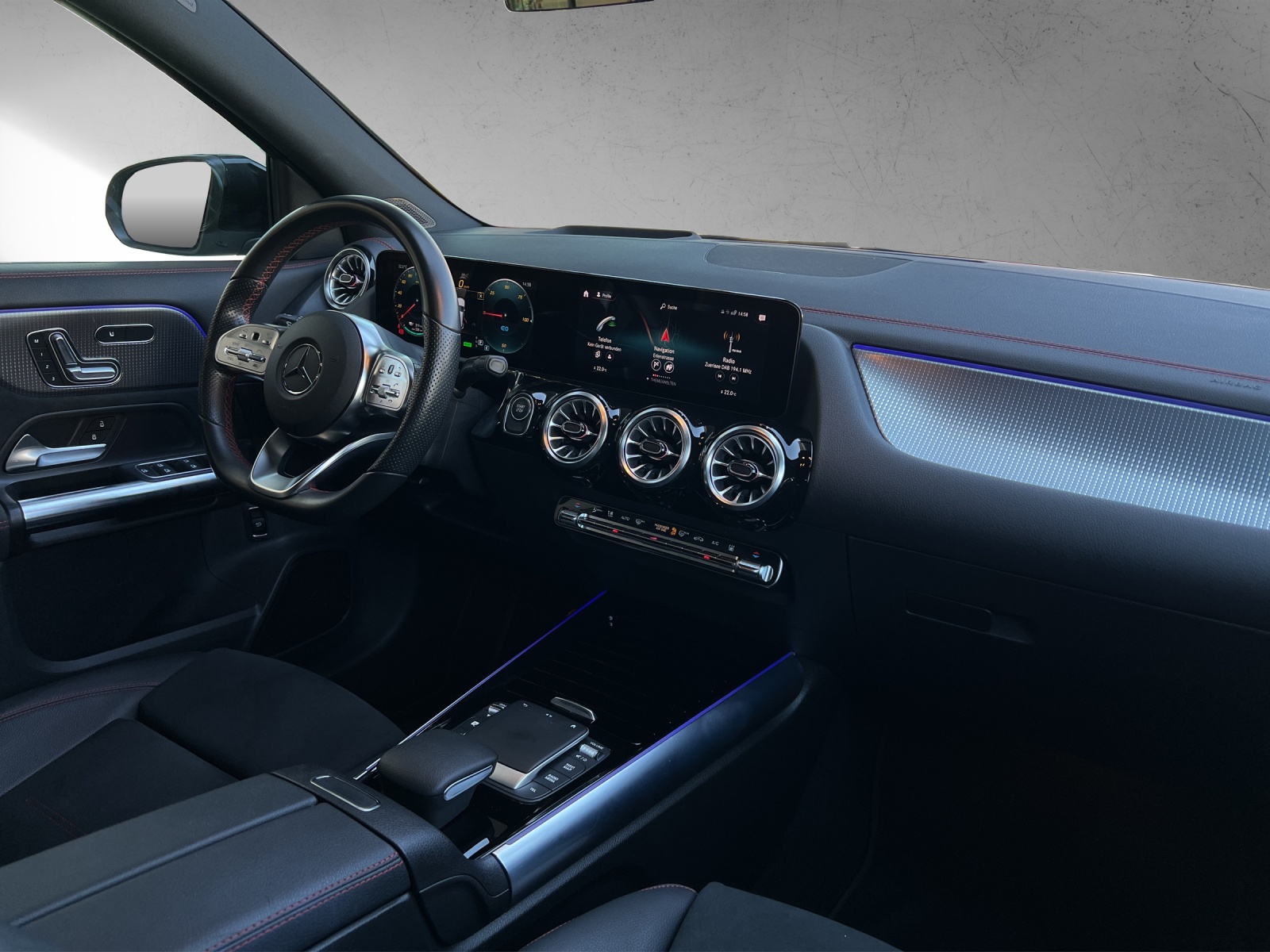 MERCEDES-BENZ EQA 300 AMG Line 4Matic-image-13
