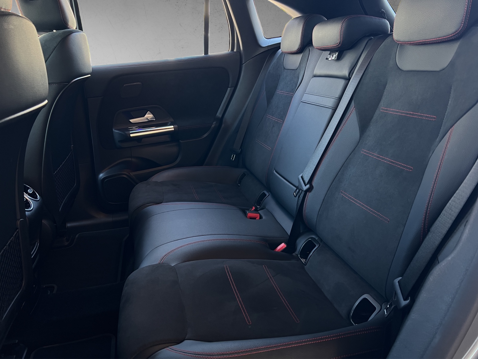MERCEDES-BENZ EQA 300 AMG Line 4Matic-image-14