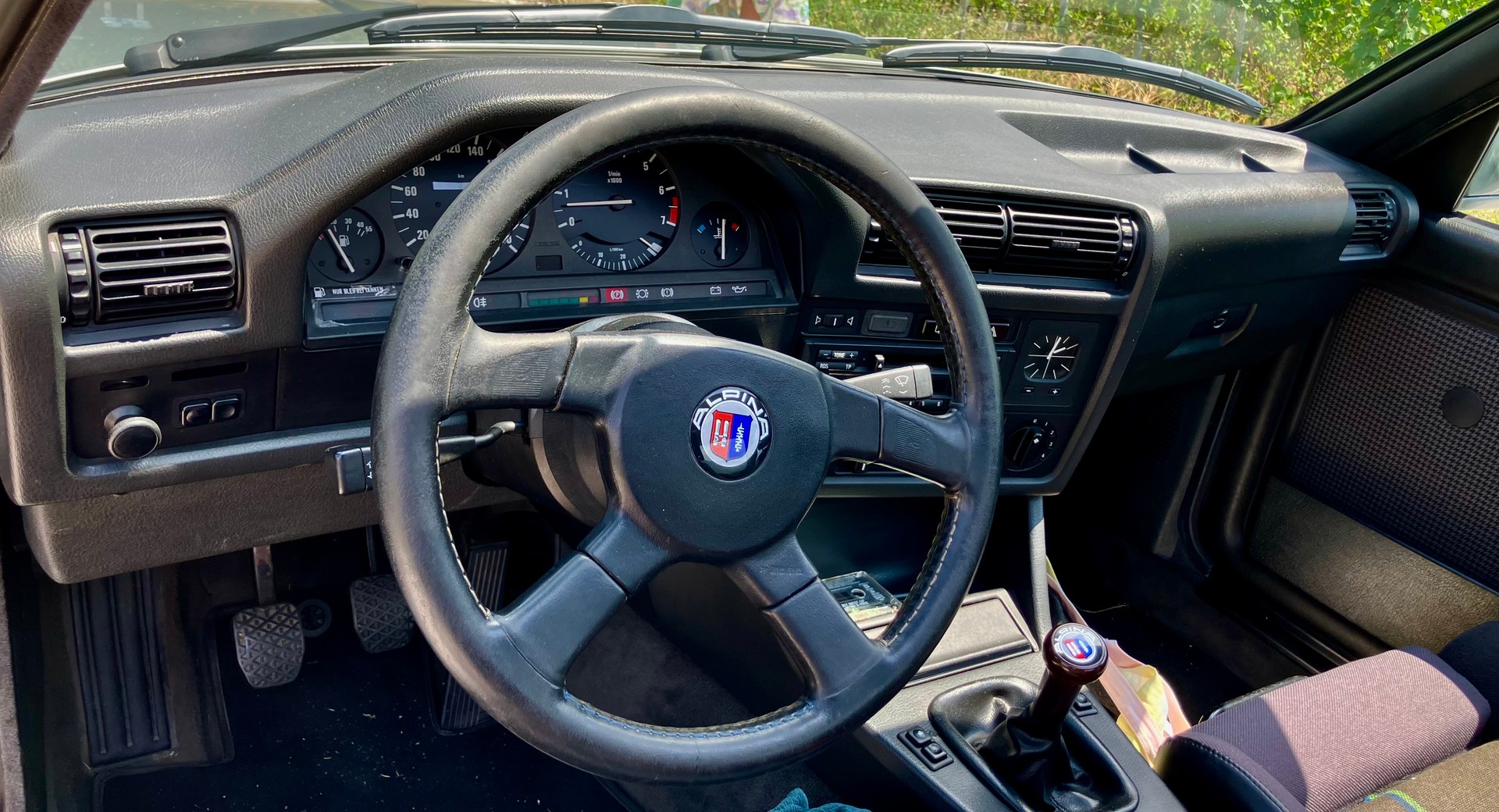 BMW 325iX-image-2