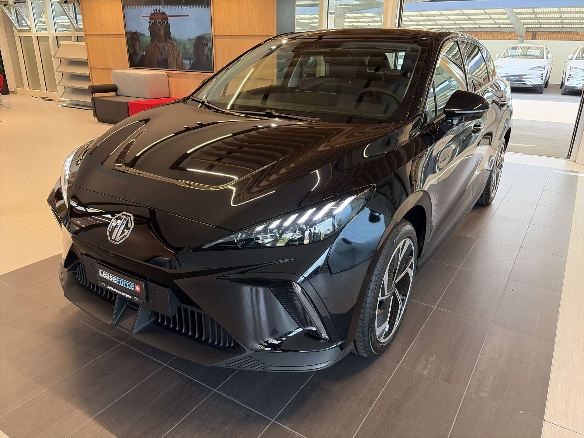MG 4 EV 64kWh Premium Facelift Automat-image-0