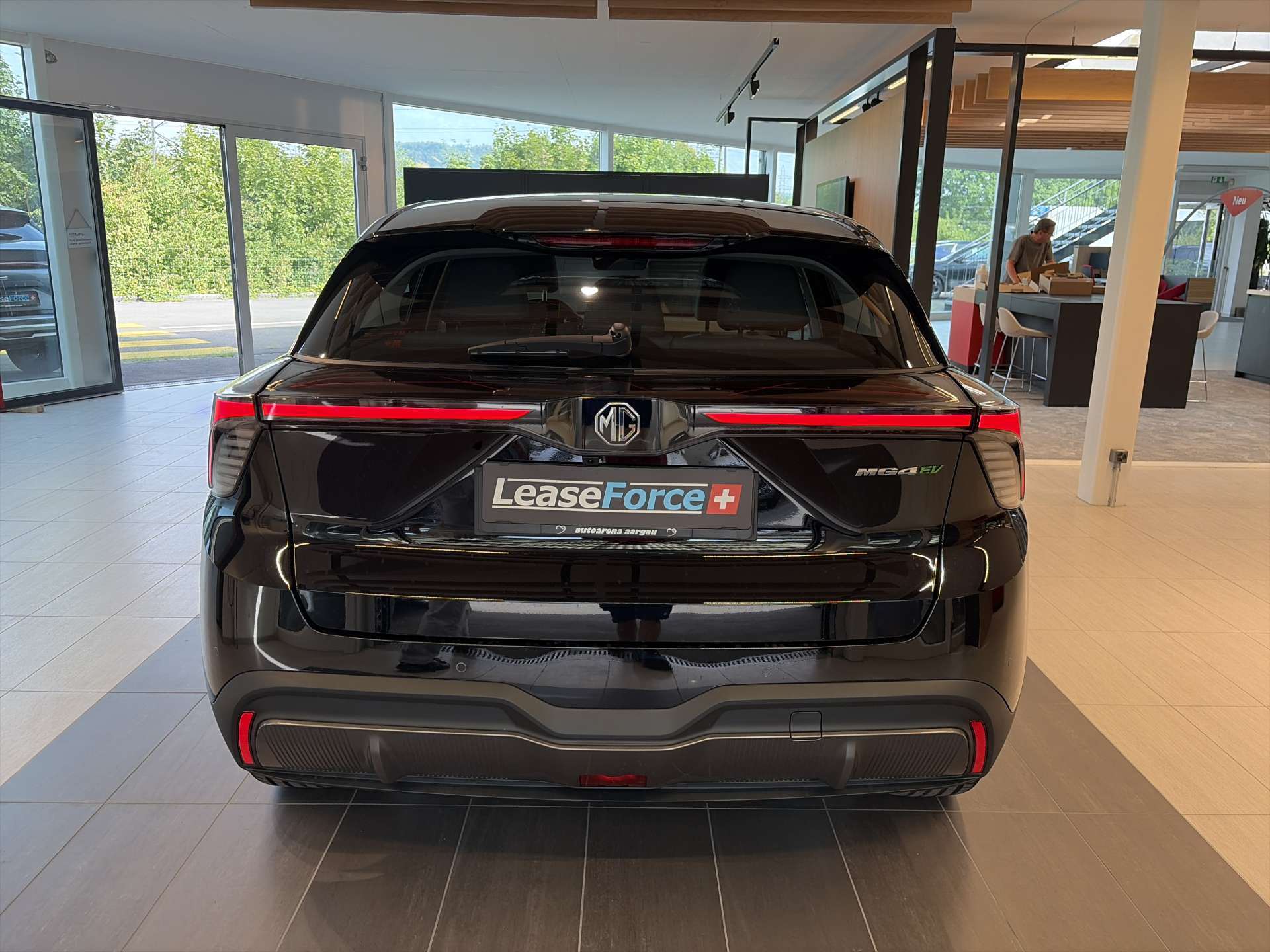 MG 4 EV 64kWh Premium Facelift Automat-image-12