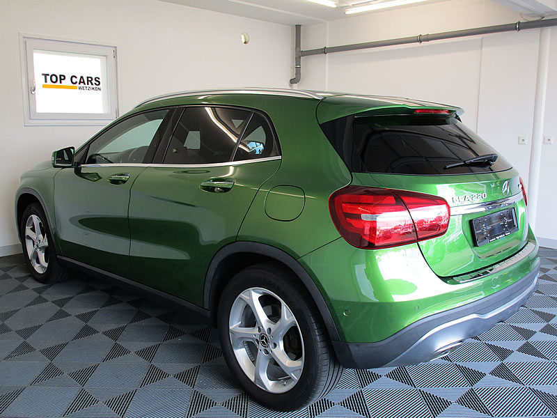 MERCEDES-BENZ GLA 220 Urban 4Matic 7G-DCT-showroom-element-1