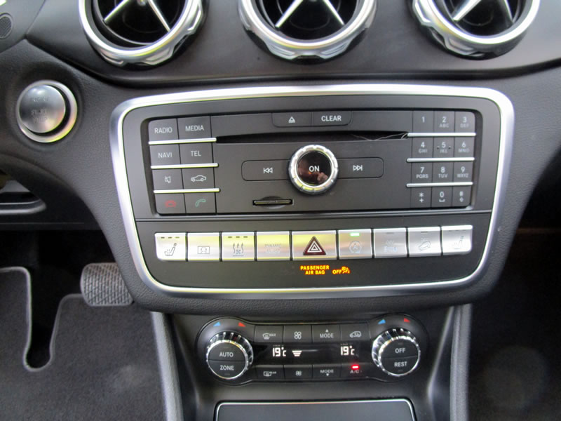 MERCEDES-BENZ GLA 220 Urban 4Matic 7G-DCT-image-21