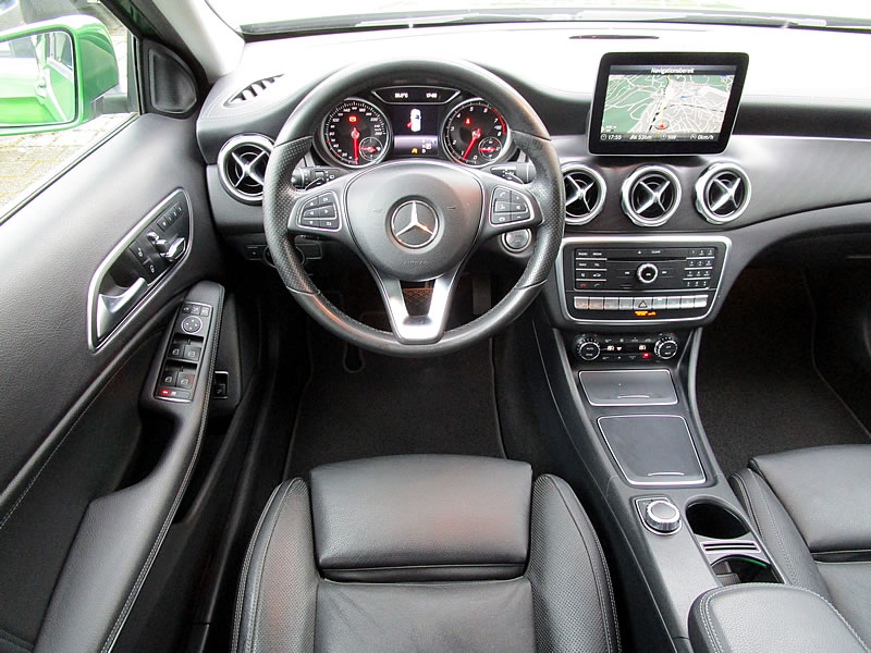 MERCEDES-BENZ GLA 220 Urban 4Matic 7G-DCT-image-5