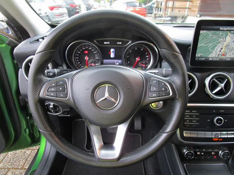 MERCEDES-BENZ GLA 220 Urban 4Matic 7G-DCT-image-6