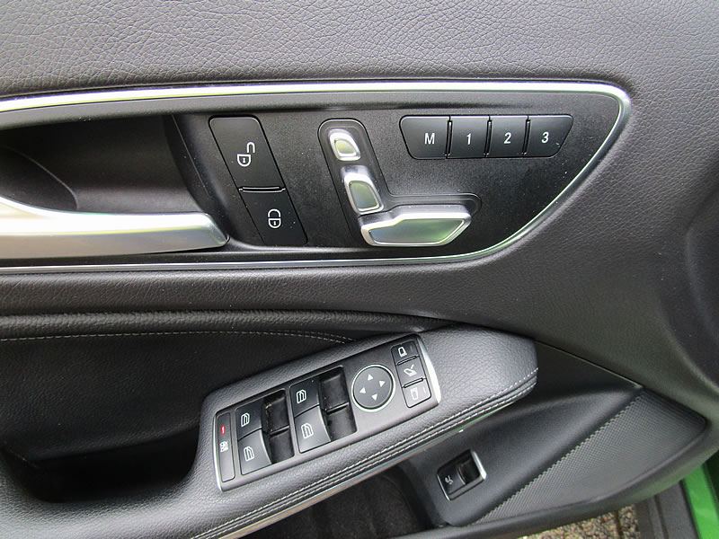 MERCEDES-BENZ GLA 220 Urban 4Matic 7G-DCT-image-17