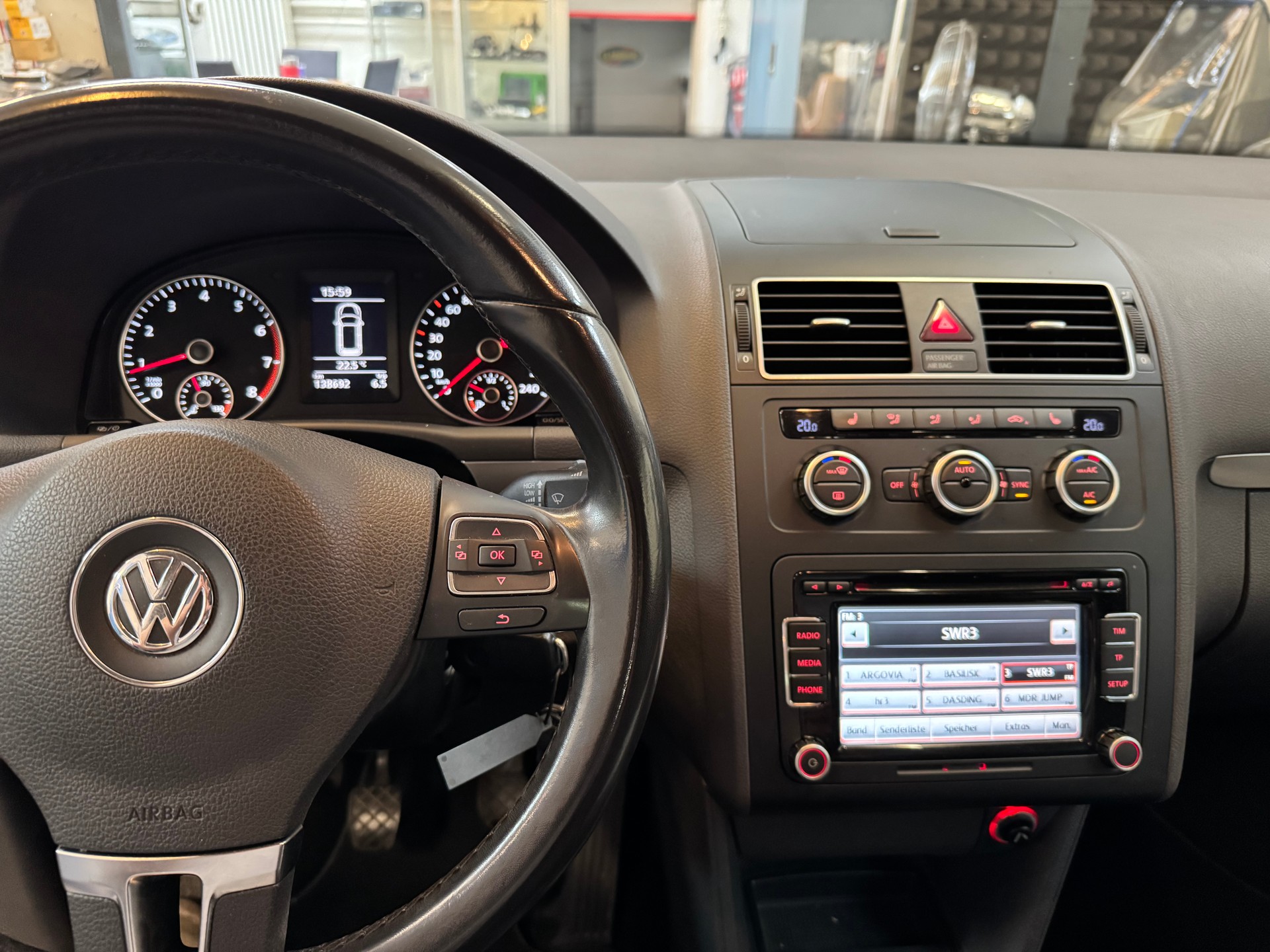 VW 1.2 TSI BlueMT Trendline-image-3