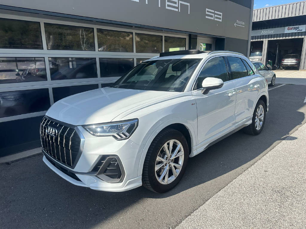 AUDI Q3 2.0 40 TFSI S line quattro S-Tronic-image-1