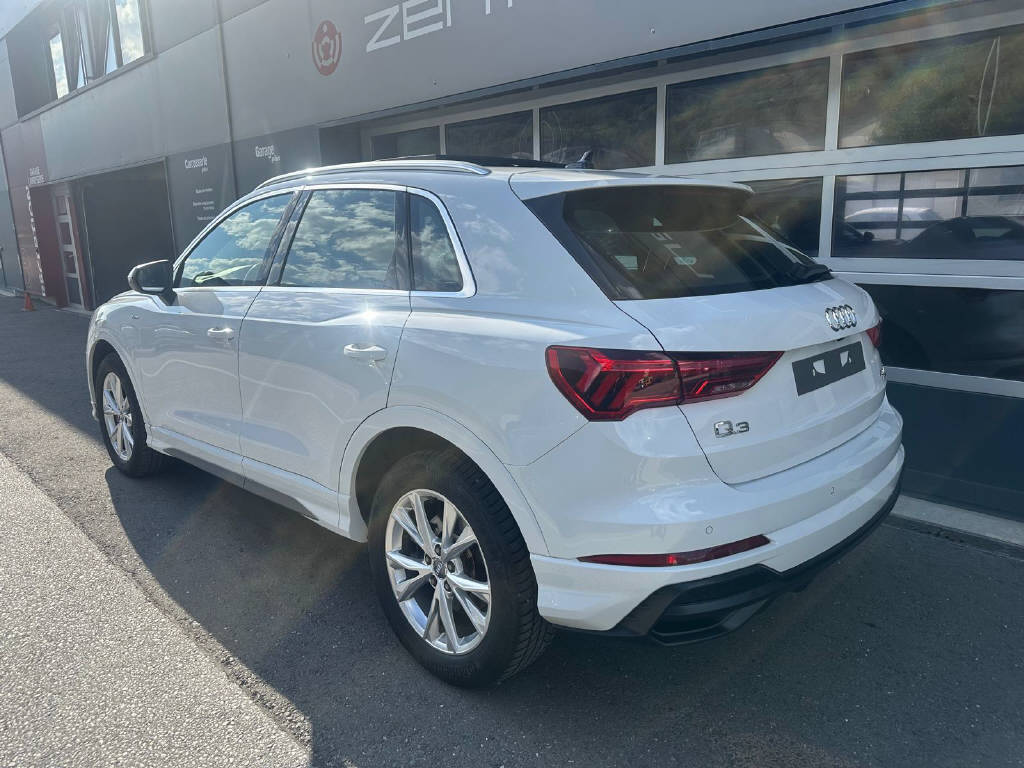 AUDI Q3 2.0 40 TFSI S line quattro S-Tronic-image-4