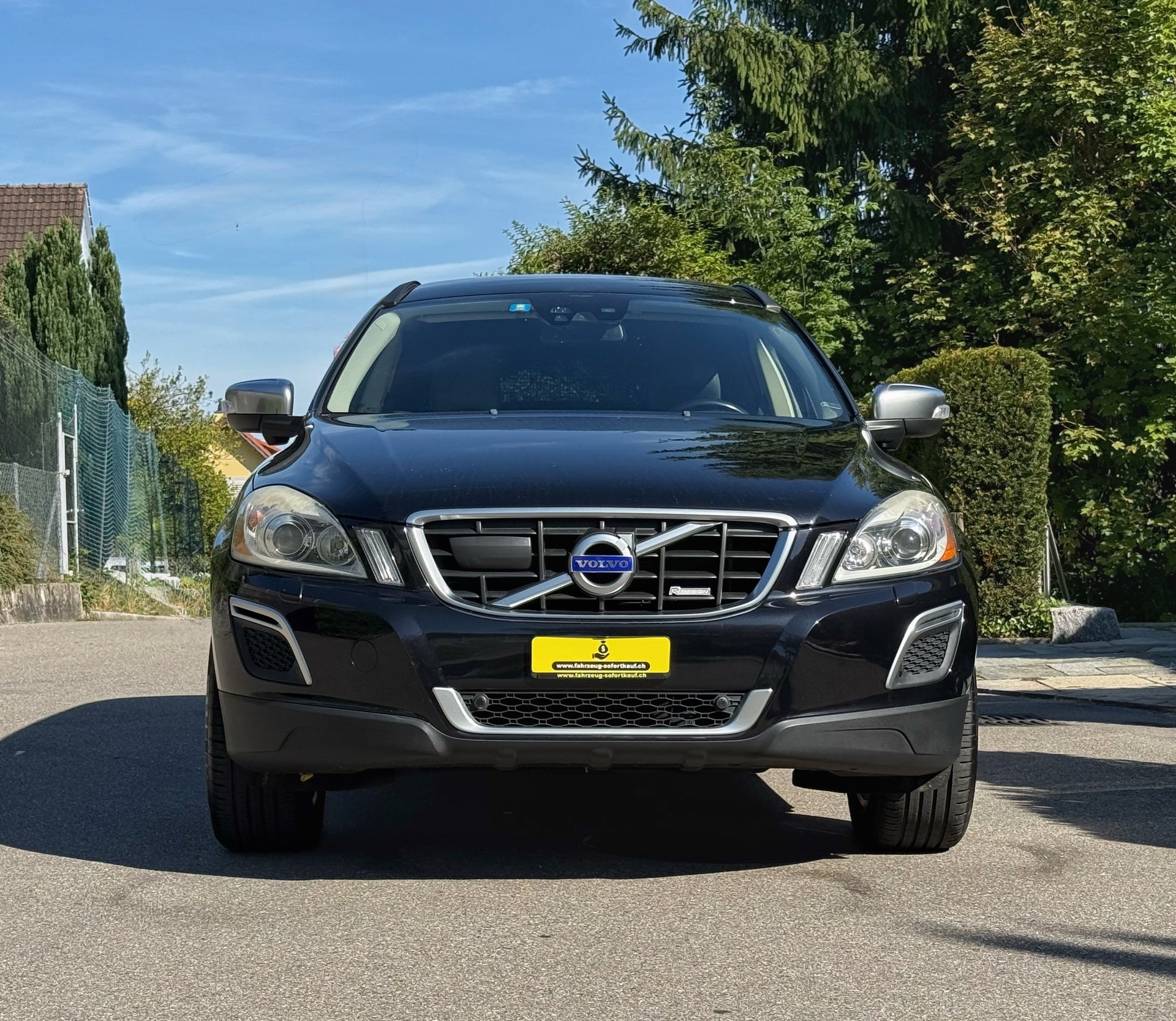 VOLVO XC60 D5 AWD R-Design Geartronic 1. Hand – Frisch ab MFK – Zahnriemen neu – R-Design – AWD – Top gepflegt-image-1