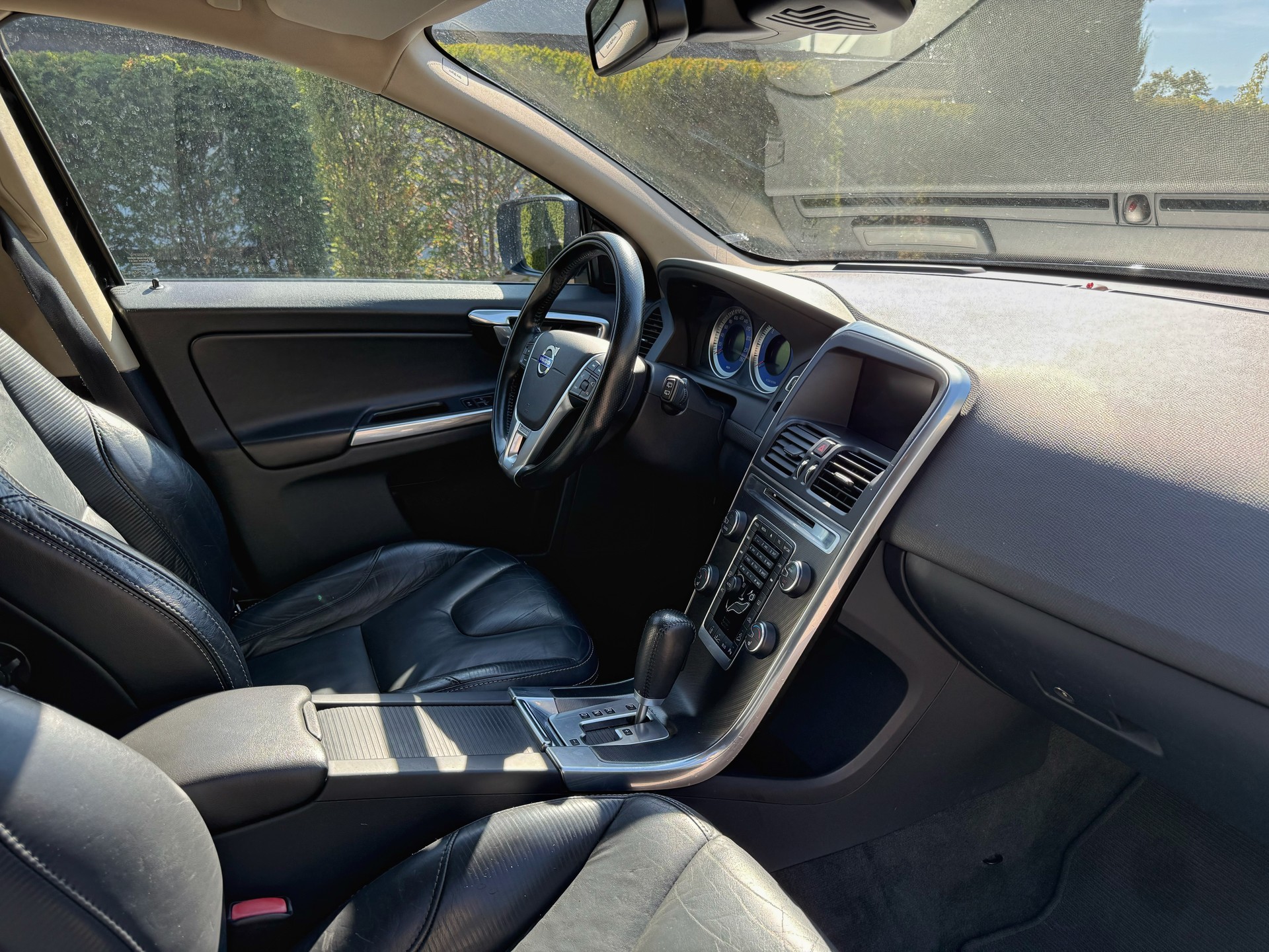 VOLVO XC60 D5 AWD R-Design Geartronic 1. Hand – Frisch ab MFK – Zahnriemen neu – R-Design – AWD – Top gepflegt-image-9