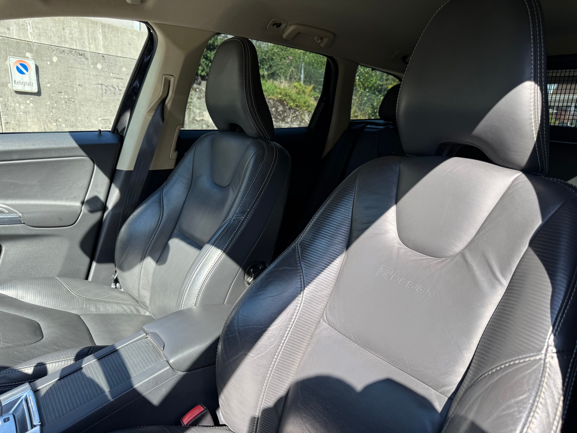 VOLVO XC60 D5 AWD R-Design Geartronic 1. Hand – Frisch ab MFK – Zahnriemen neu – R-Design – AWD – Top gepflegt-image-10