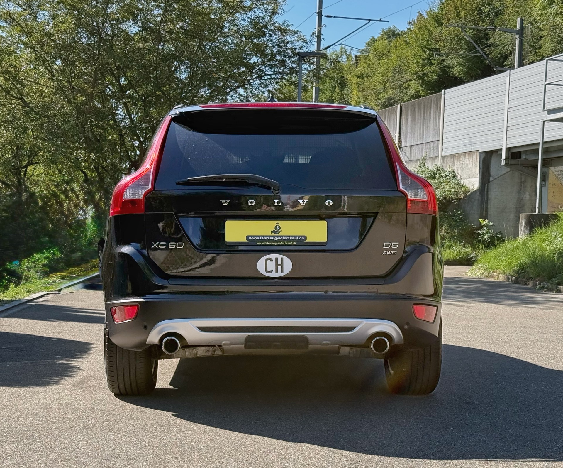 VOLVO XC60 D5 AWD R-Design Geartronic 1. Hand – Frisch ab MFK – Zahnriemen neu – R-Design – AWD – Top gepflegt-image-4
