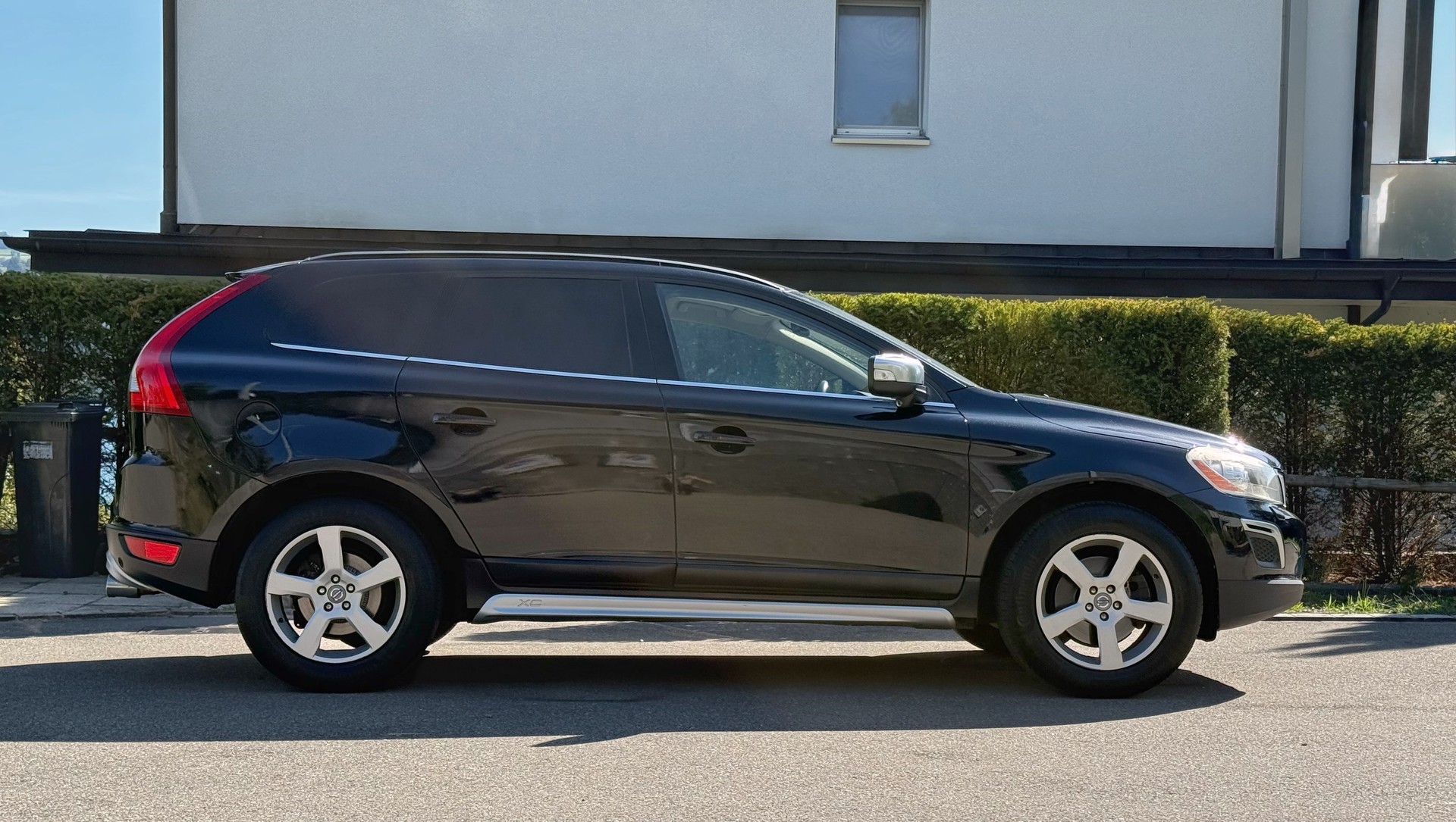 VOLVO XC60 D5 AWD R-Design Geartronic 1. Hand – Frisch ab MFK – Zahnriemen neu – R-Design – AWD – Top gepflegt-image-2