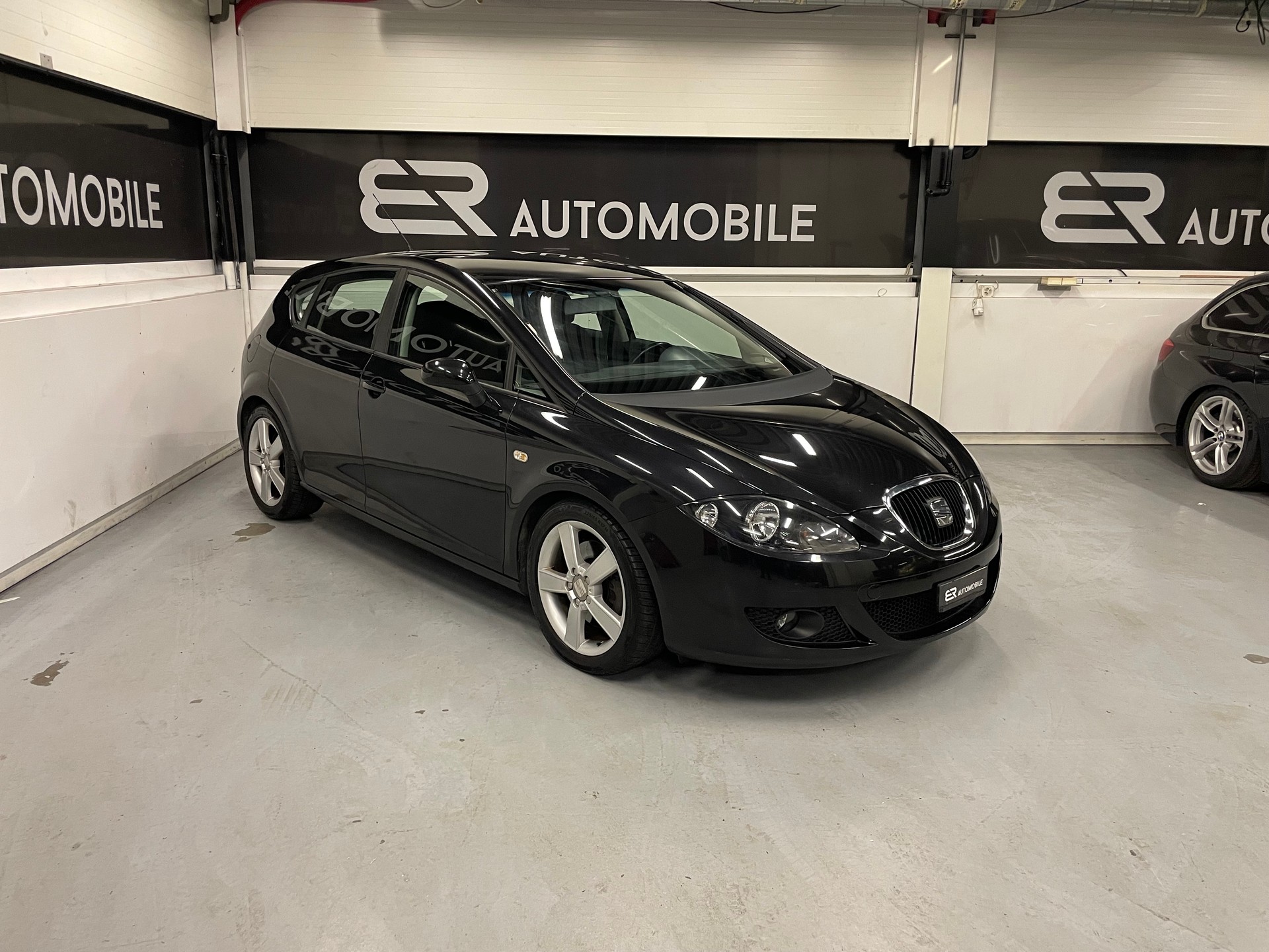 SEAT Leon 2.0 FSI T Stylance-image-1