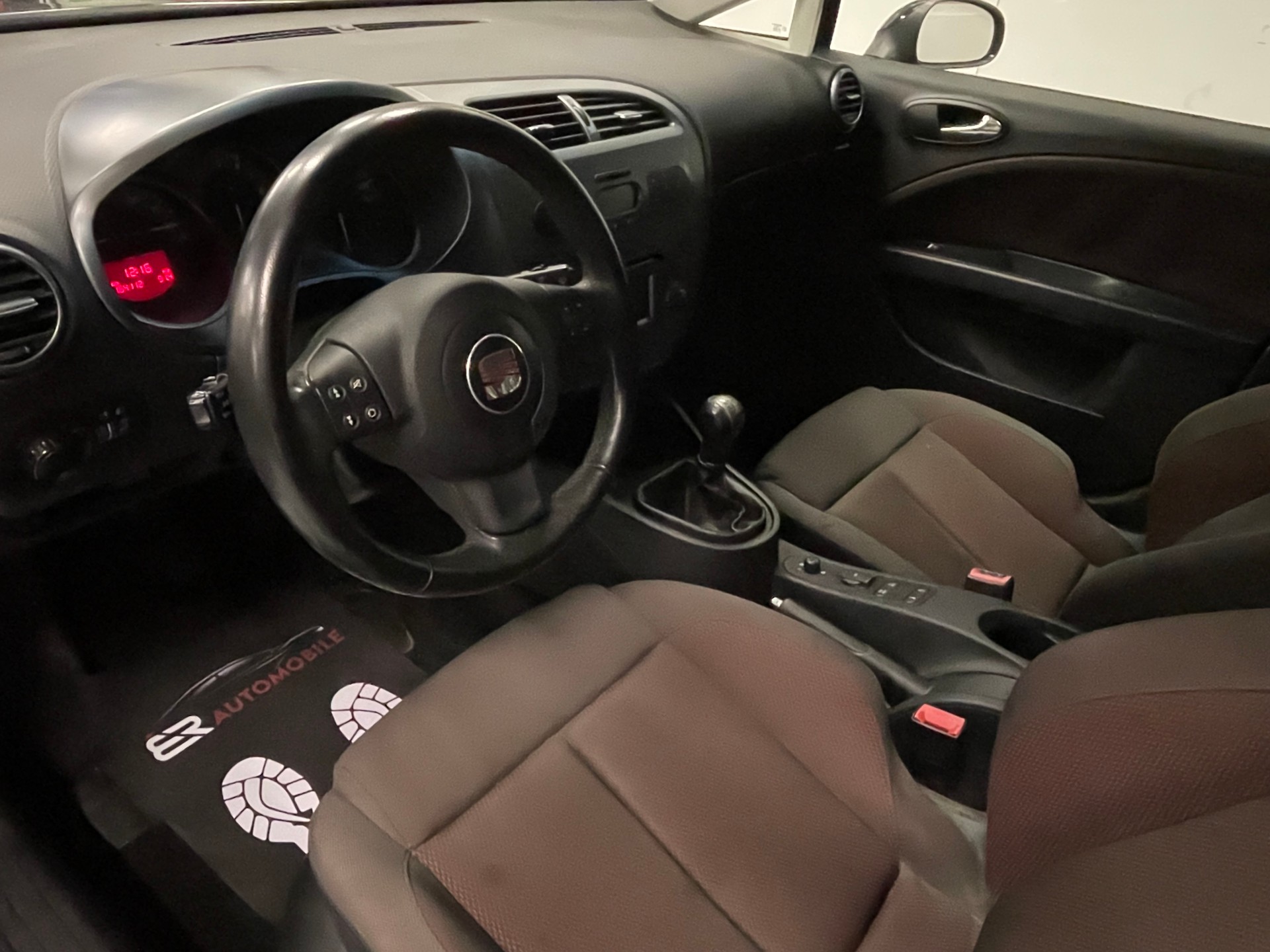 SEAT Leon 2.0 FSI T Stylance-image-9