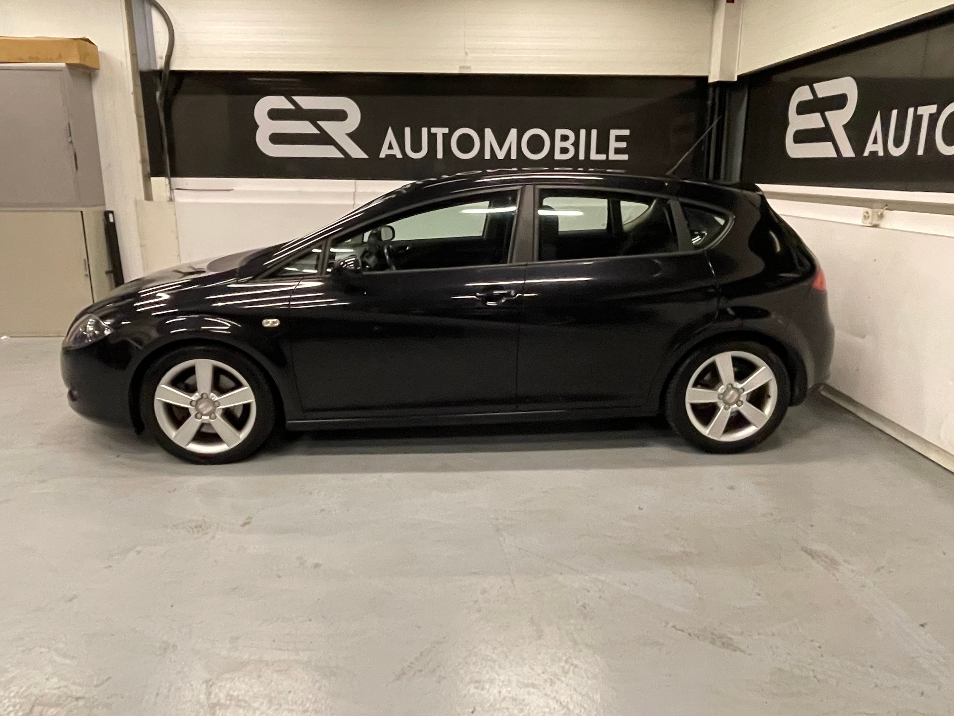 SEAT Leon 2.0 FSI T Stylance-image-6