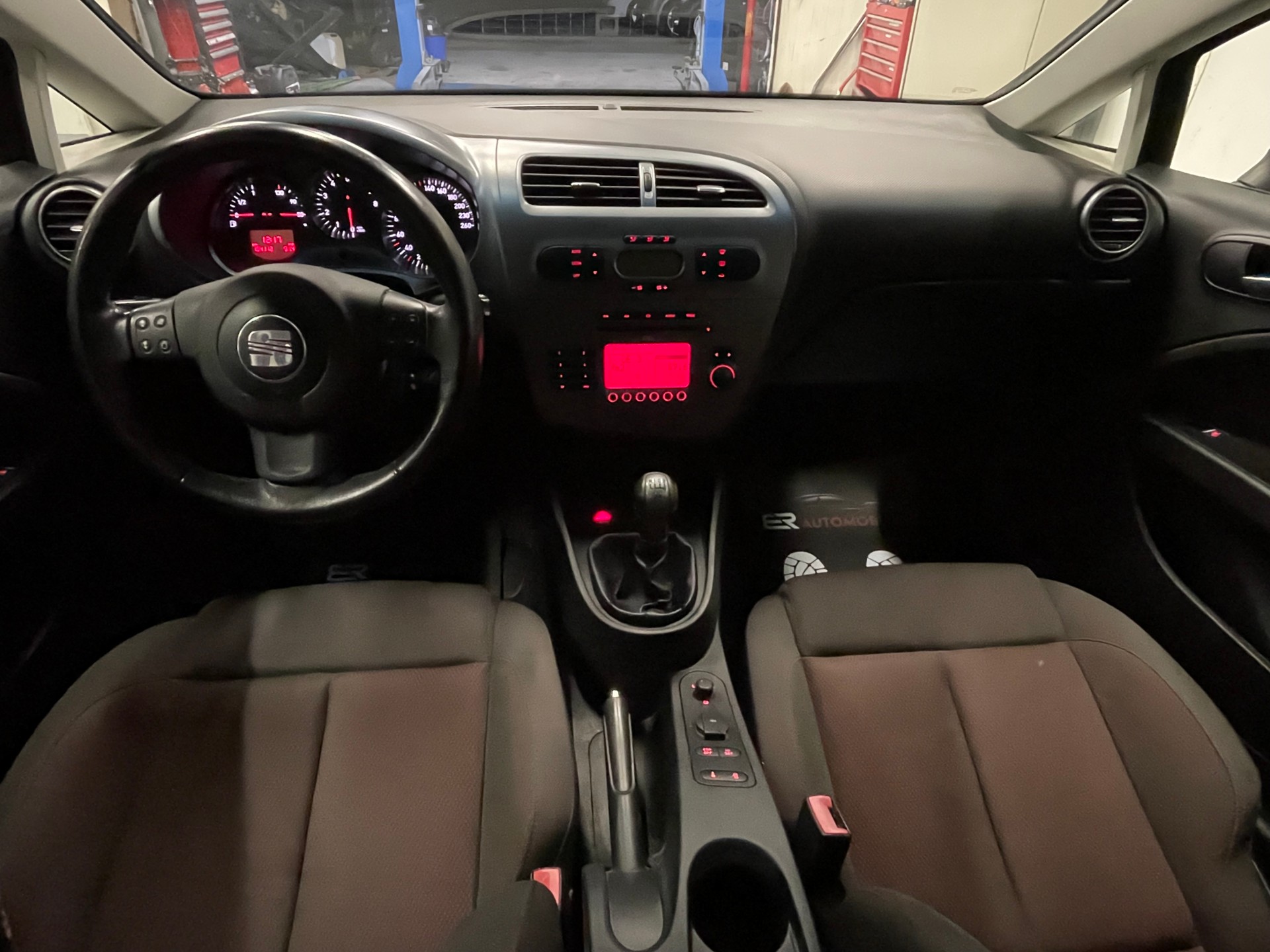 SEAT Leon 2.0 FSI T Stylance-image-8