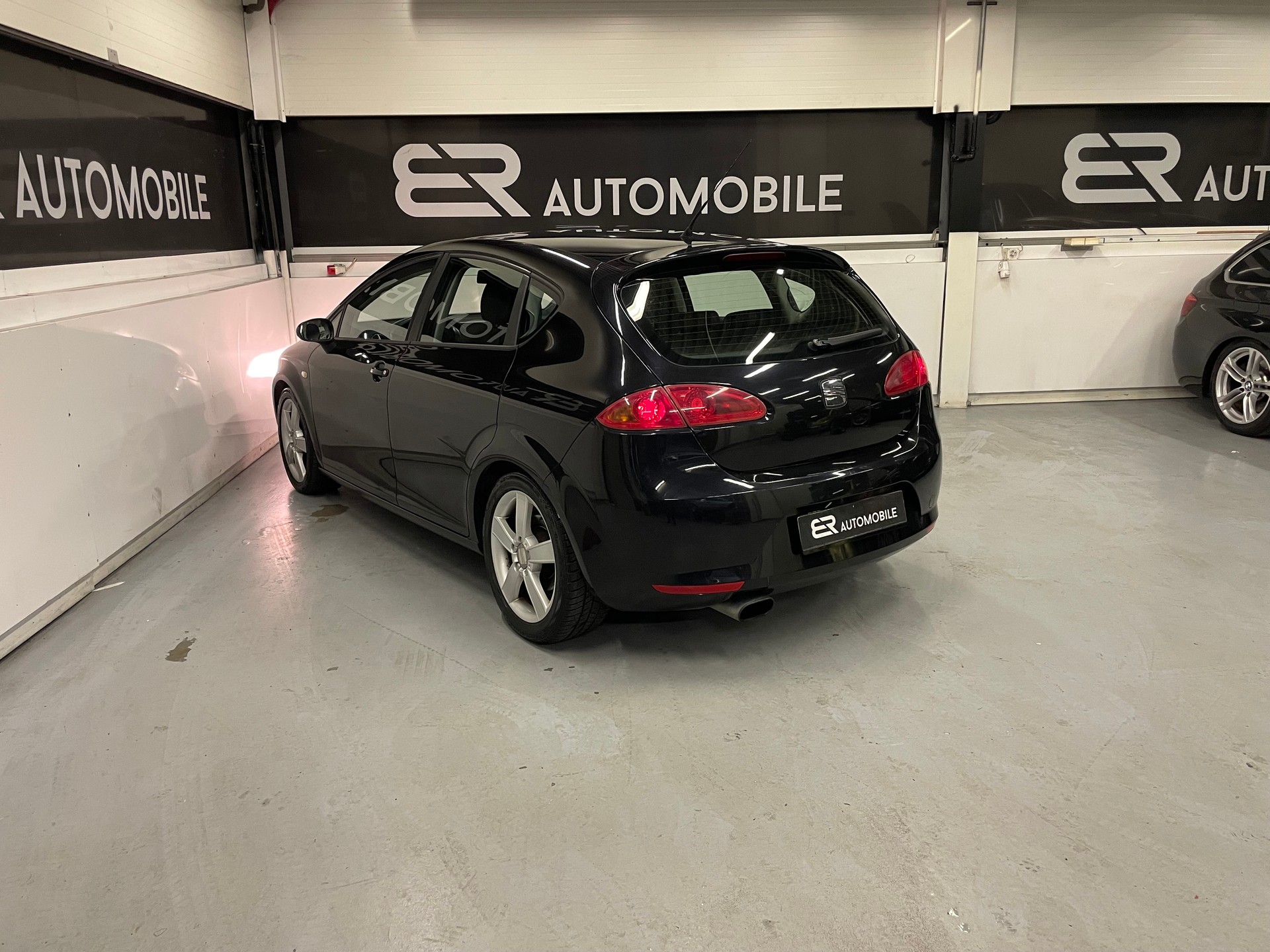 SEAT Leon 2.0 FSI T Stylance-image-4