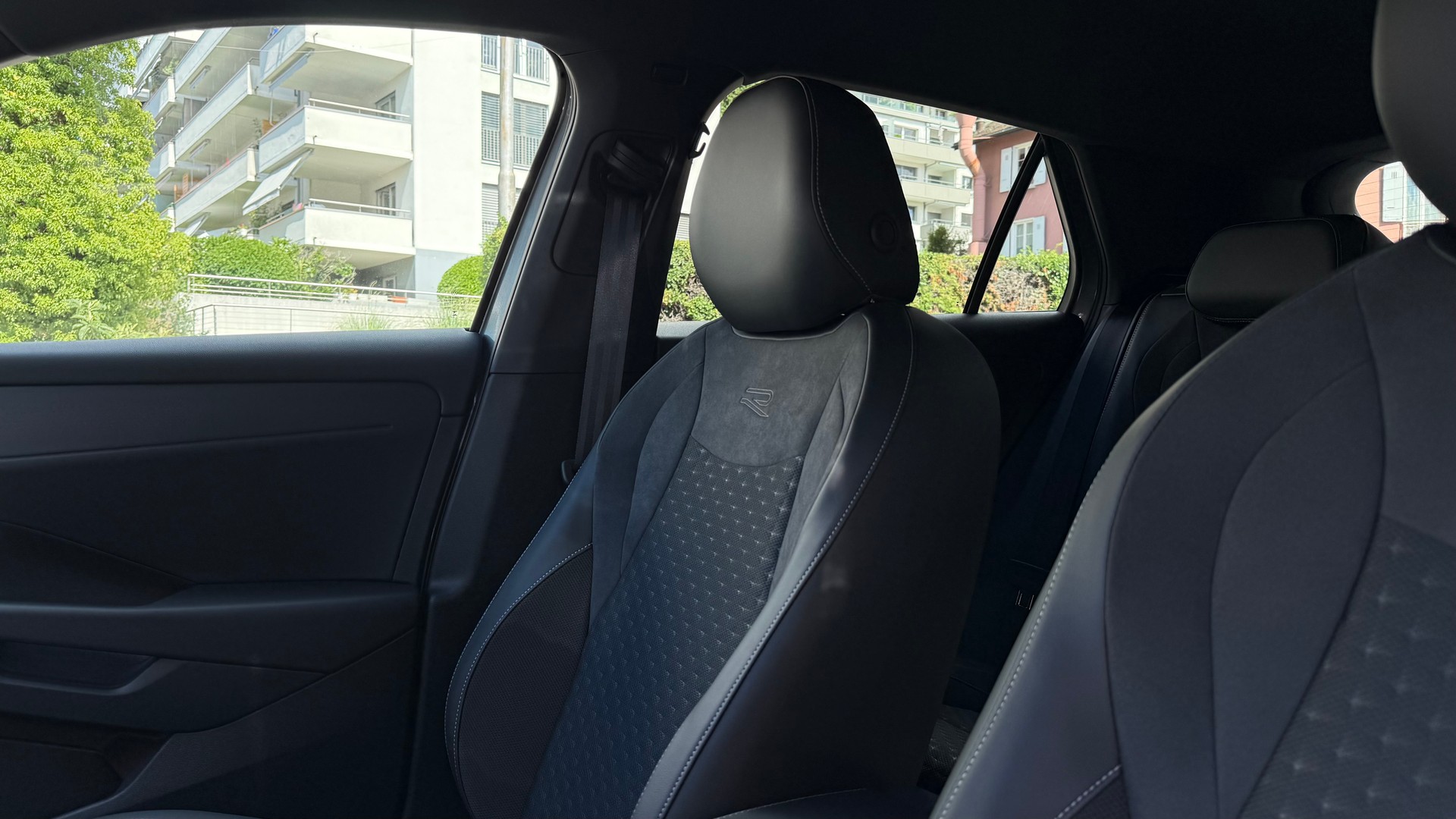 VW T-Roc 1.5 eTSI mHEV R-Line DSG-image-10
