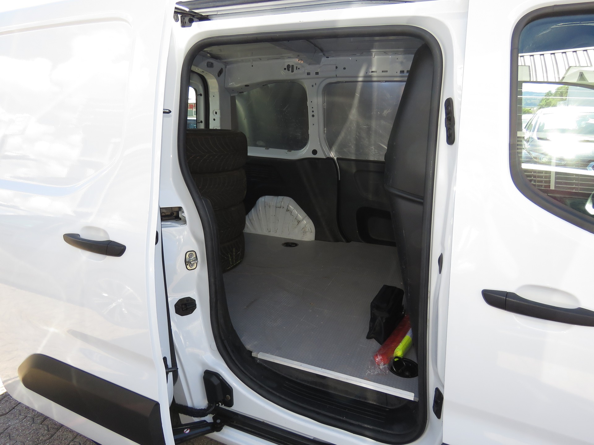 PEUGEOT Partner 1.5 Blue HDi s/s Premium 650kg-image-10