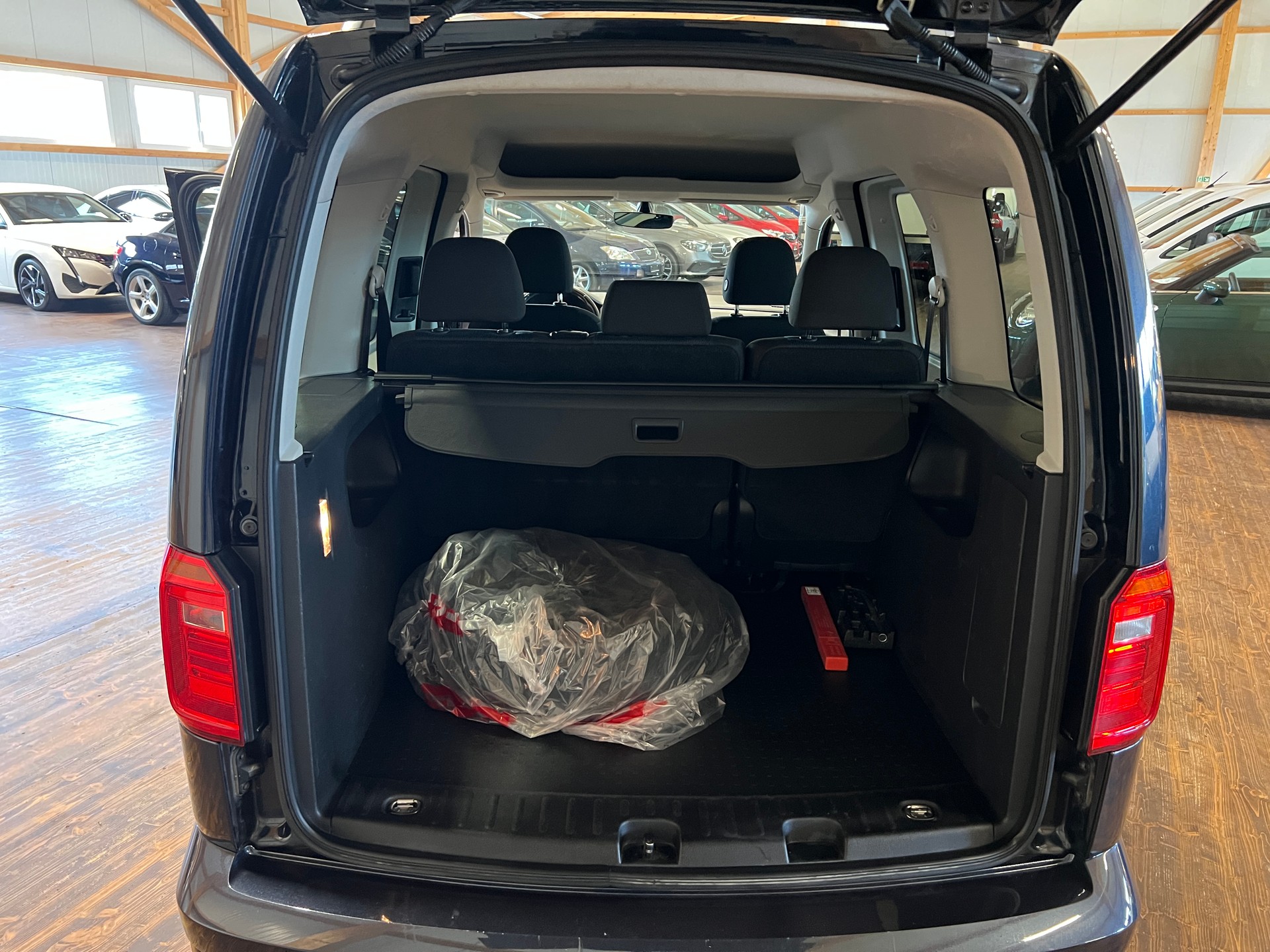 VW Caddy 1.0 TSI Liberty-image-14