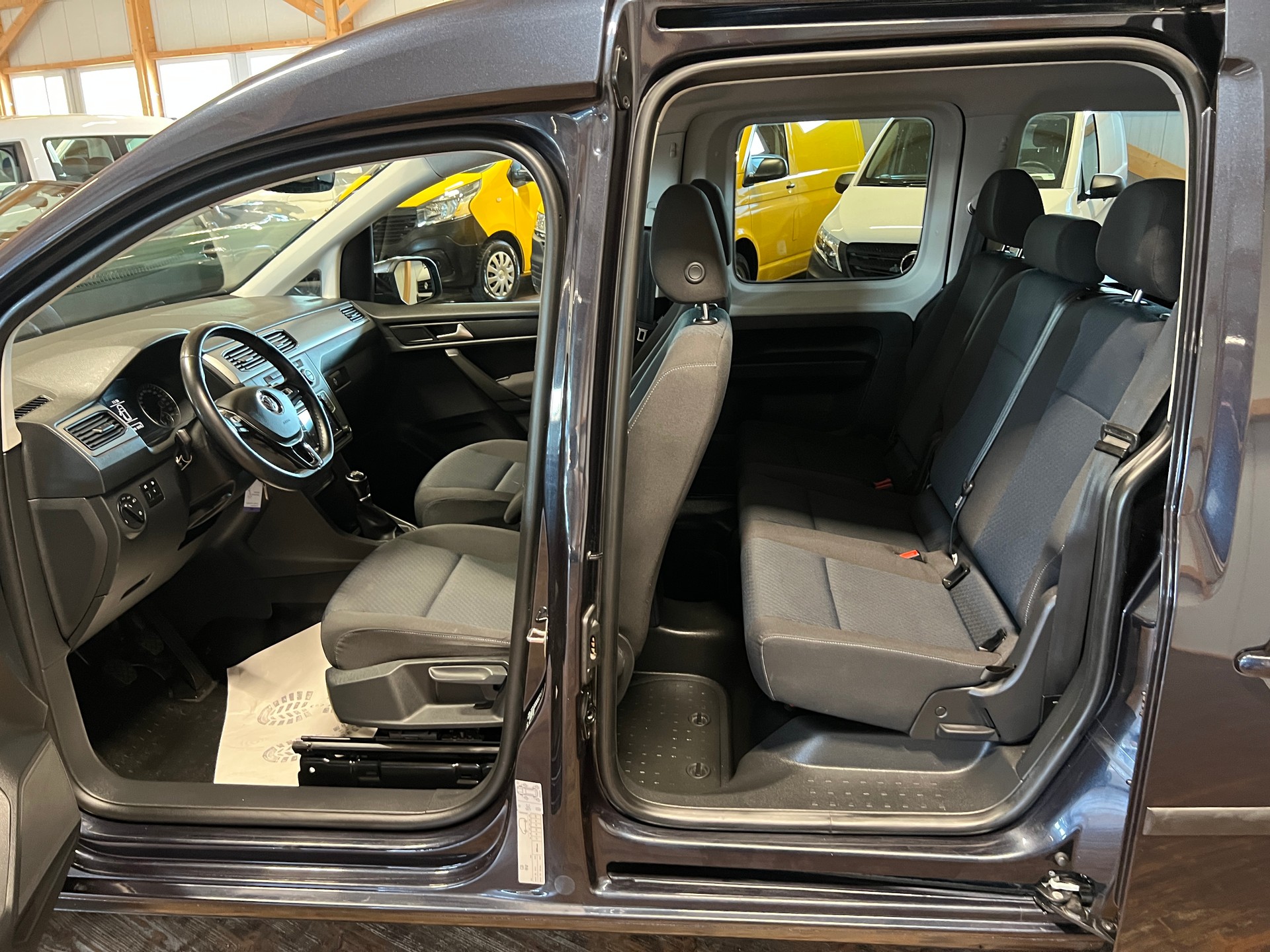 VW Caddy 1.0 TSI Liberty-image-9