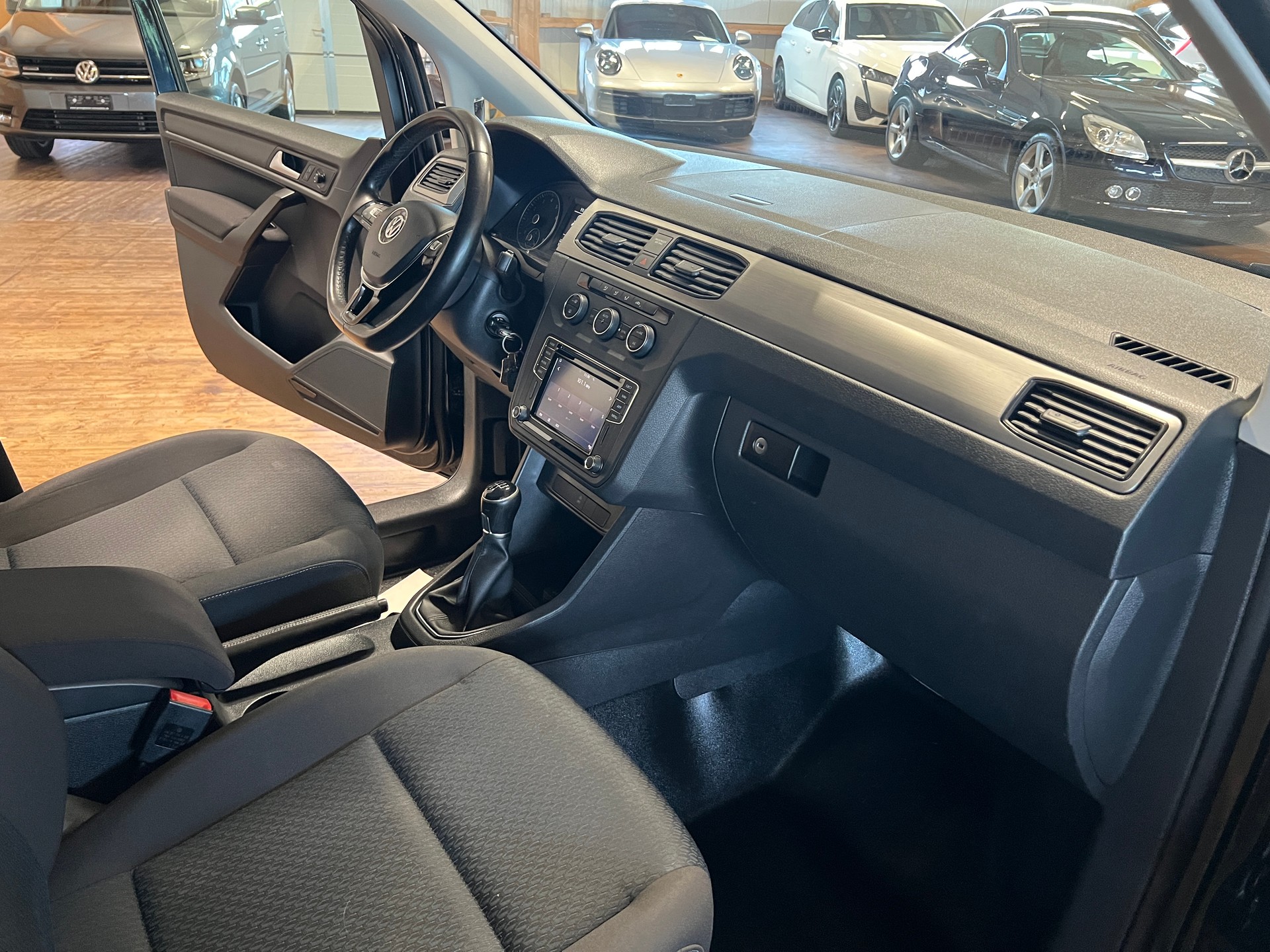 VW Caddy 1.0 TSI Liberty-image-12