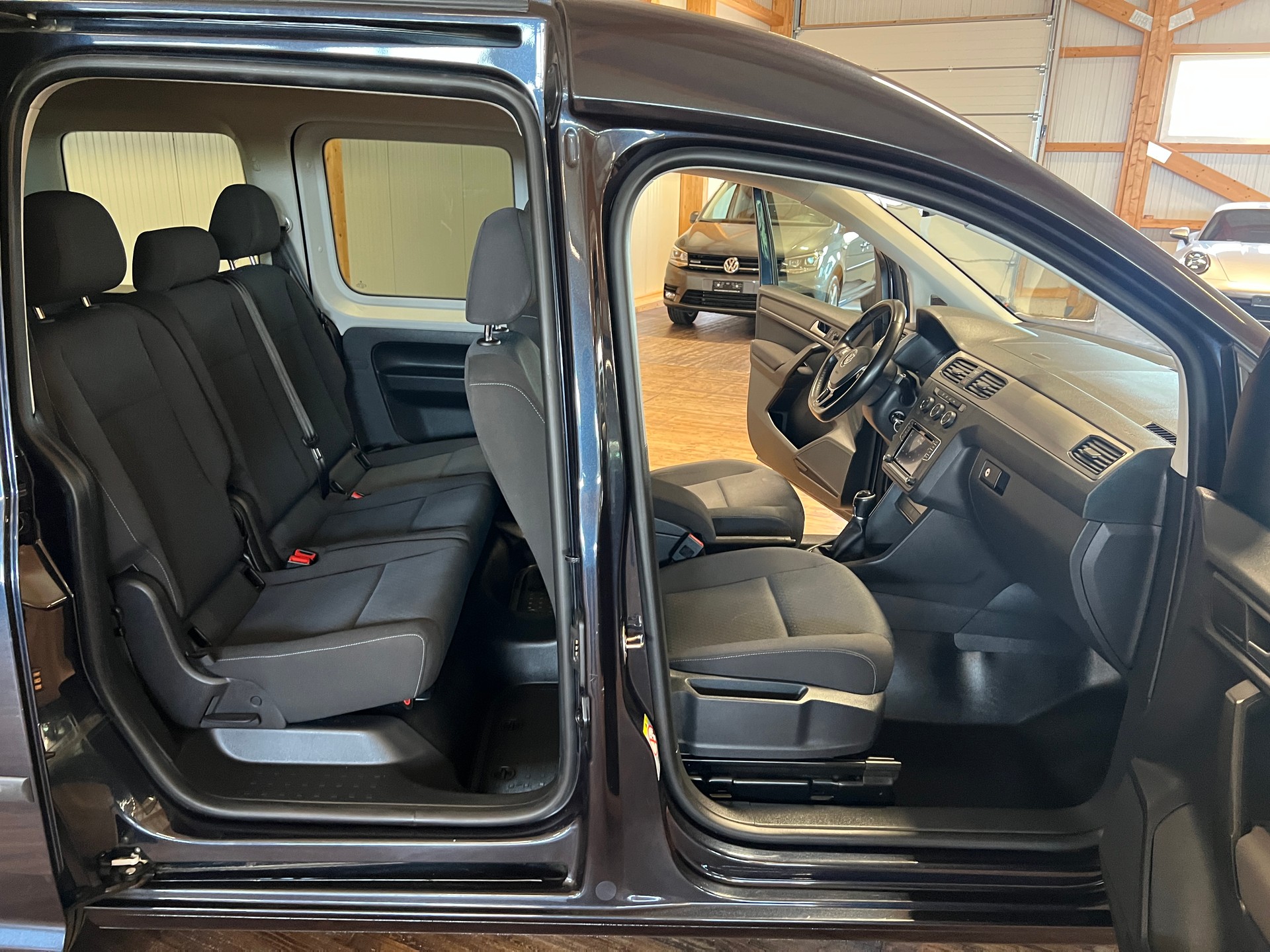 VW Caddy 1.0 TSI Liberty-image-13