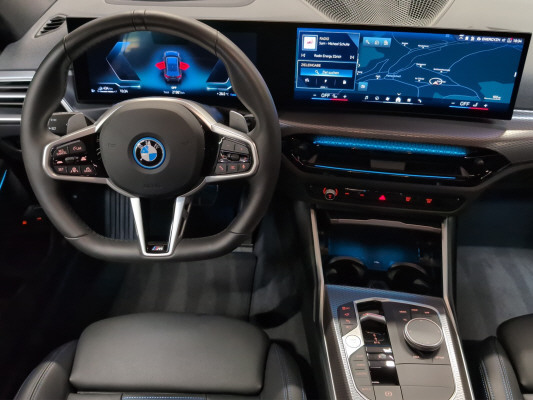 BMW 330e xDrive M Sport-image-9