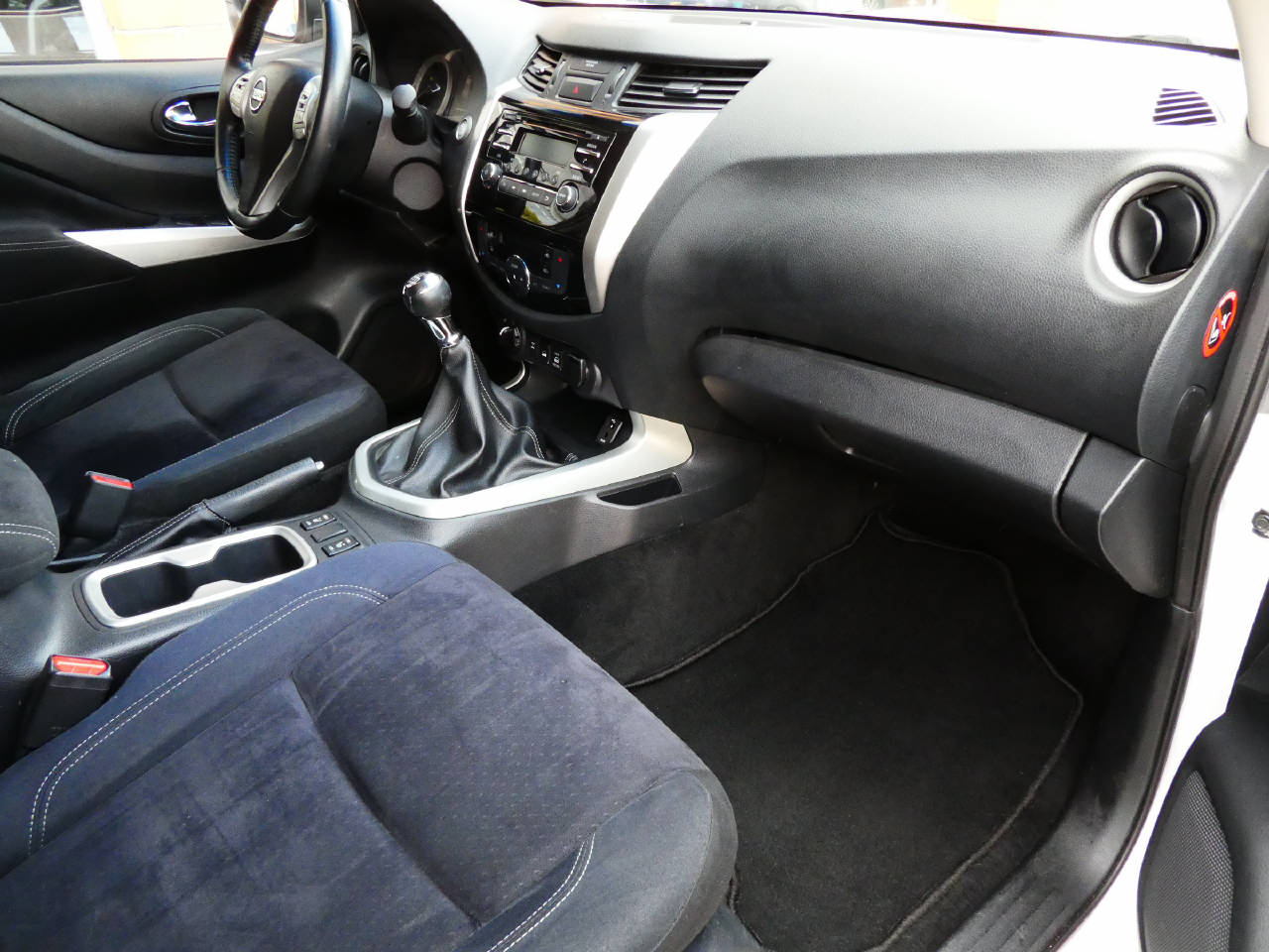 NISSAN Navara 2.3 dCi Double Cab N-Connecta-image-10