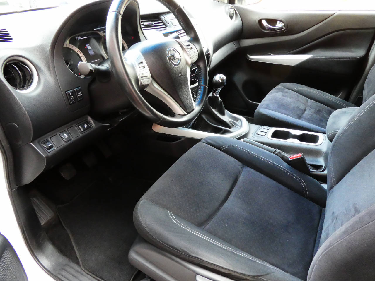 NISSAN Navara 2.3 dCi Double Cab N-Connecta-image-8
