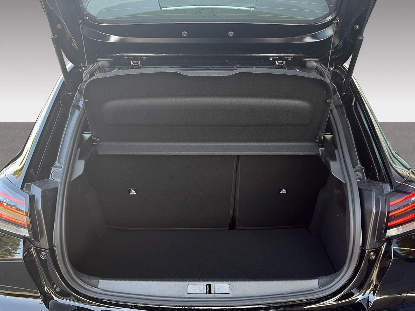PEUGEOT 208 1.2 Hybrid Style-image-11