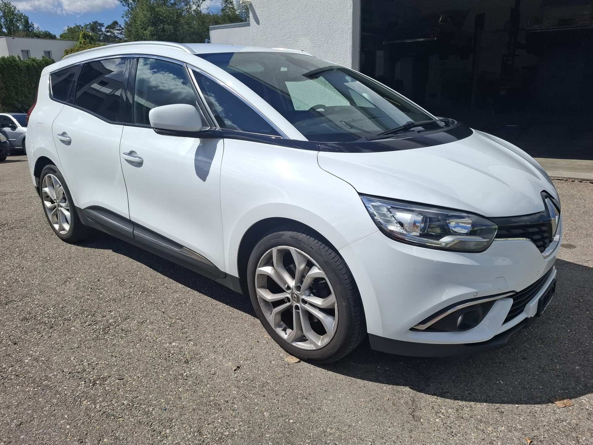 RENAULT Grand Scénic 1.5 dCi Zen EDC-image-8