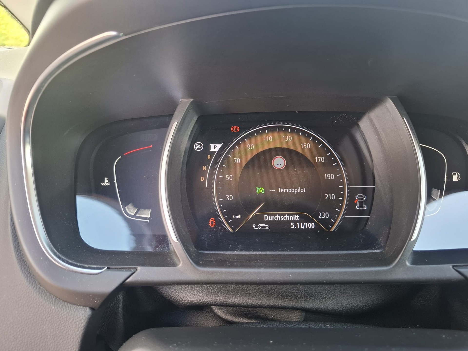 RENAULT Grand Scénic 1.5 dCi Zen EDC-image-13